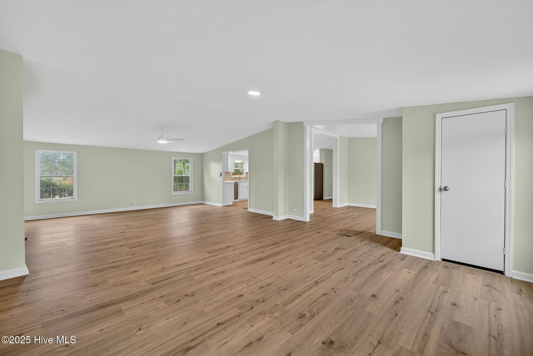 100539132 | Photo 12