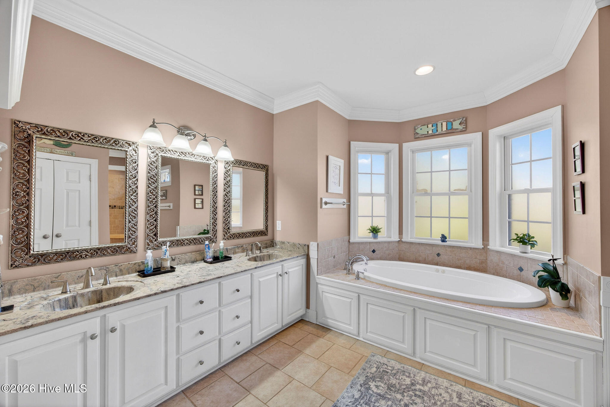 100554164 | Photo 43