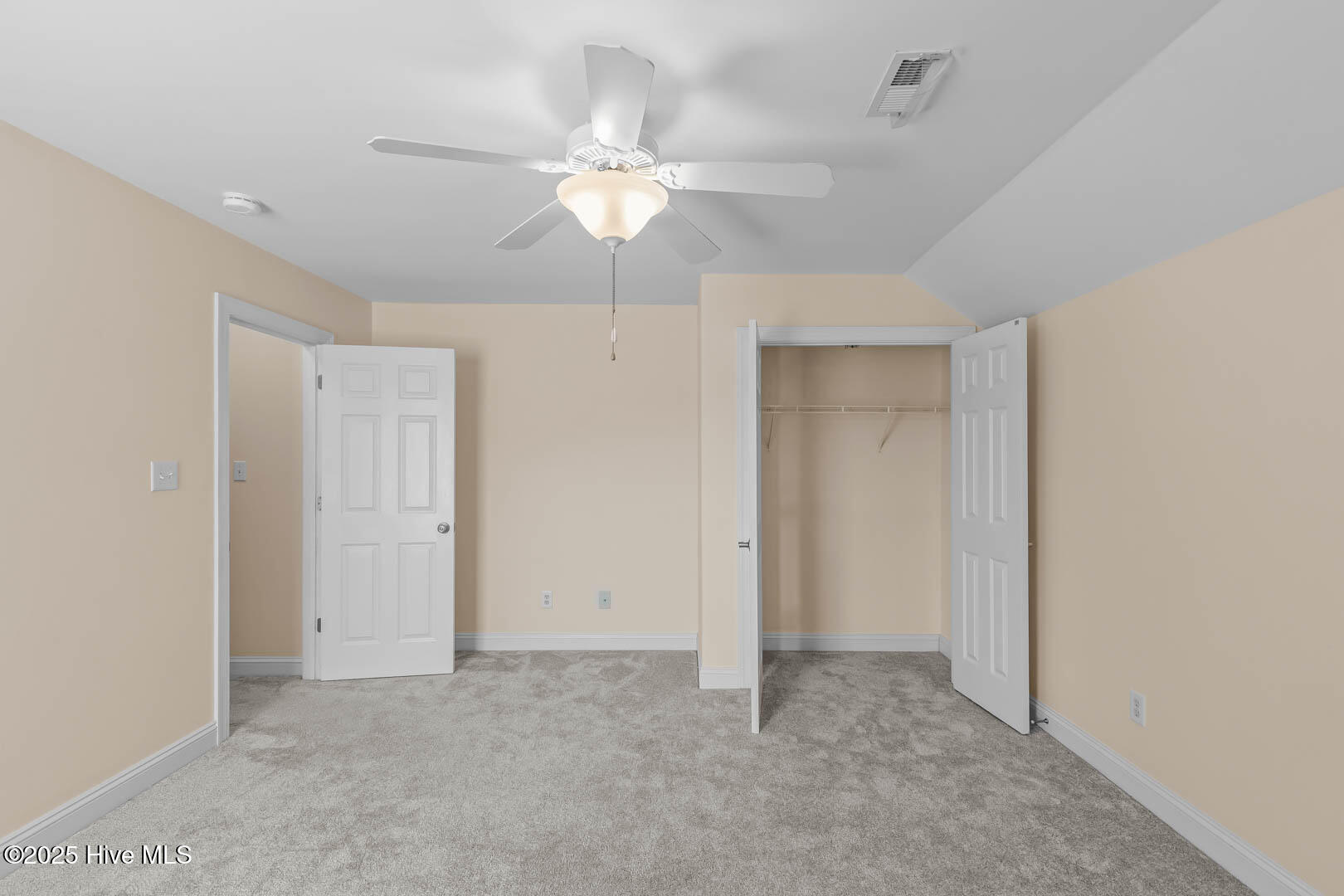 100512903 | Photo 47