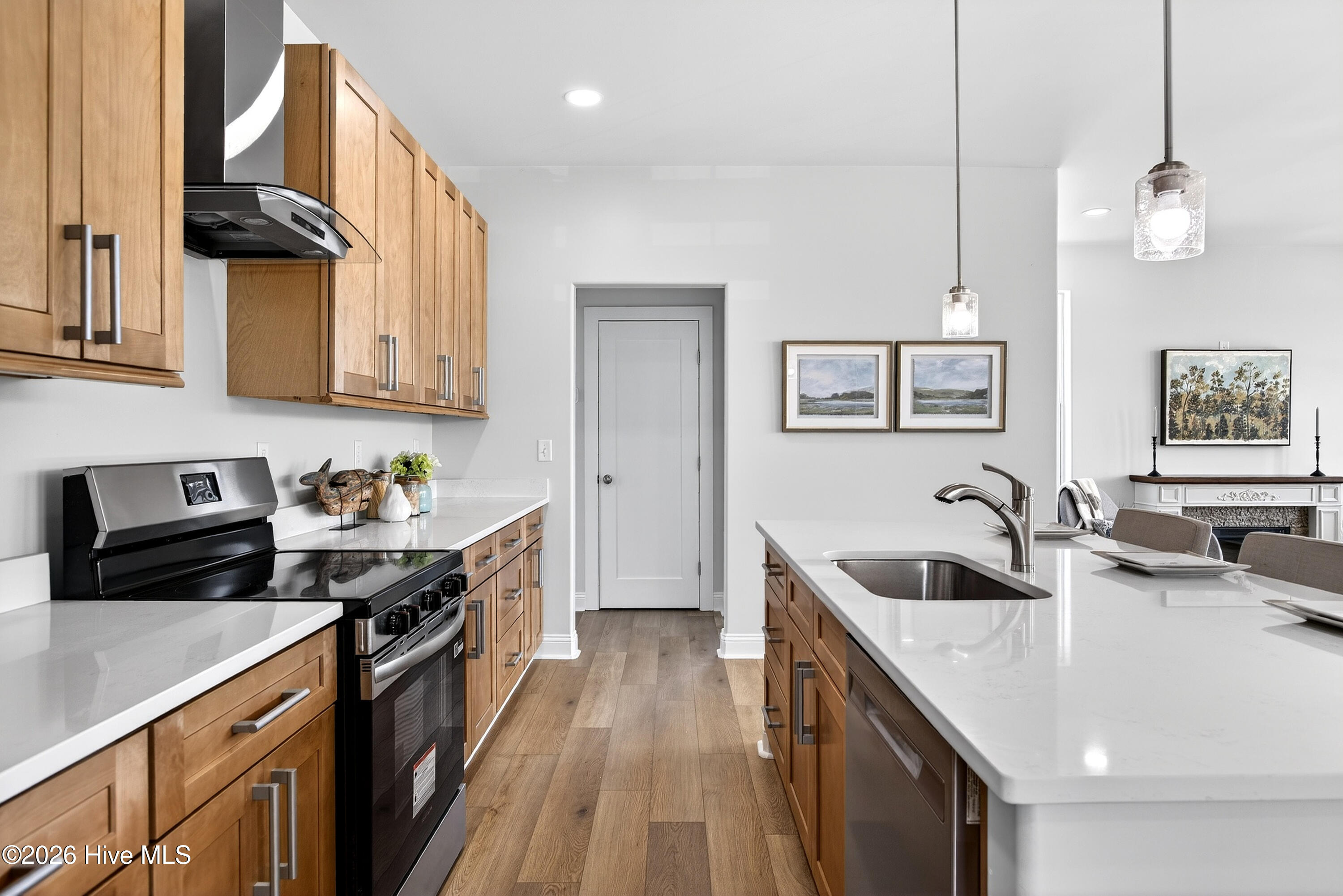 100559687 | Photo 14