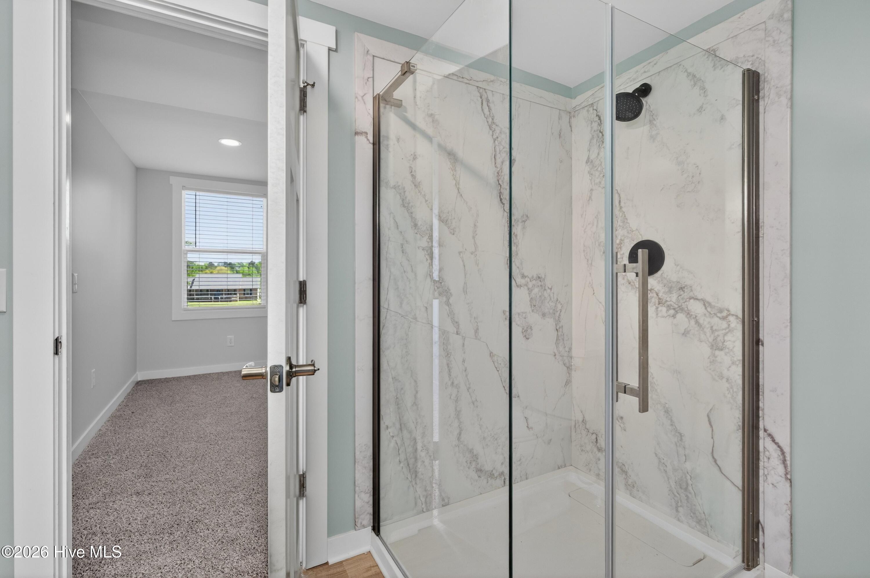 100567047 | Photo 36