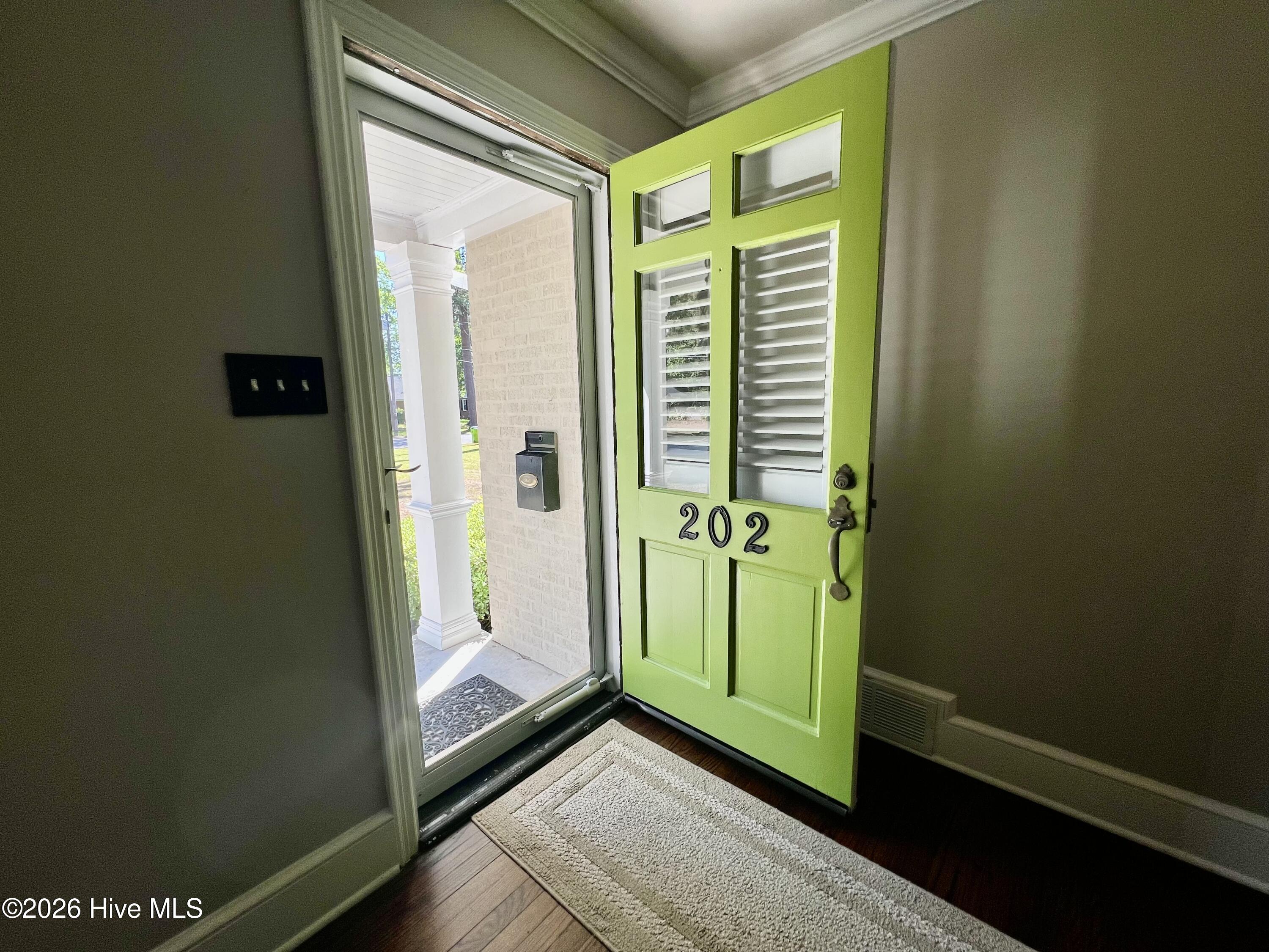 100567378 | Photo 14