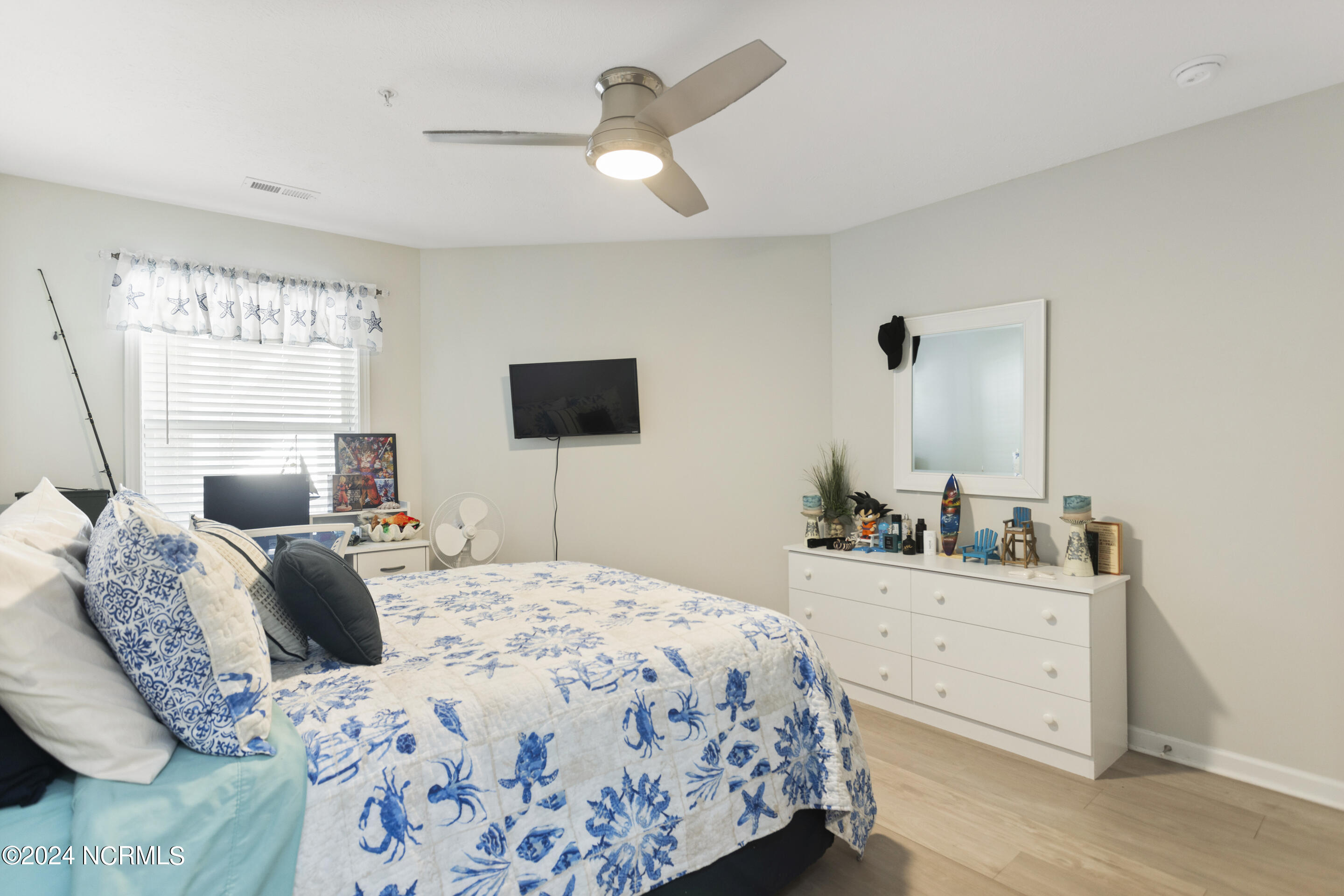 100529721 | Photo 25