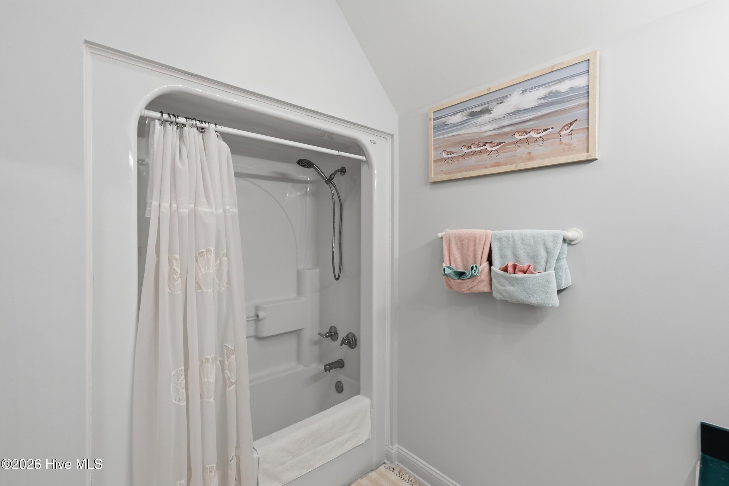 100561994 | Photo 52