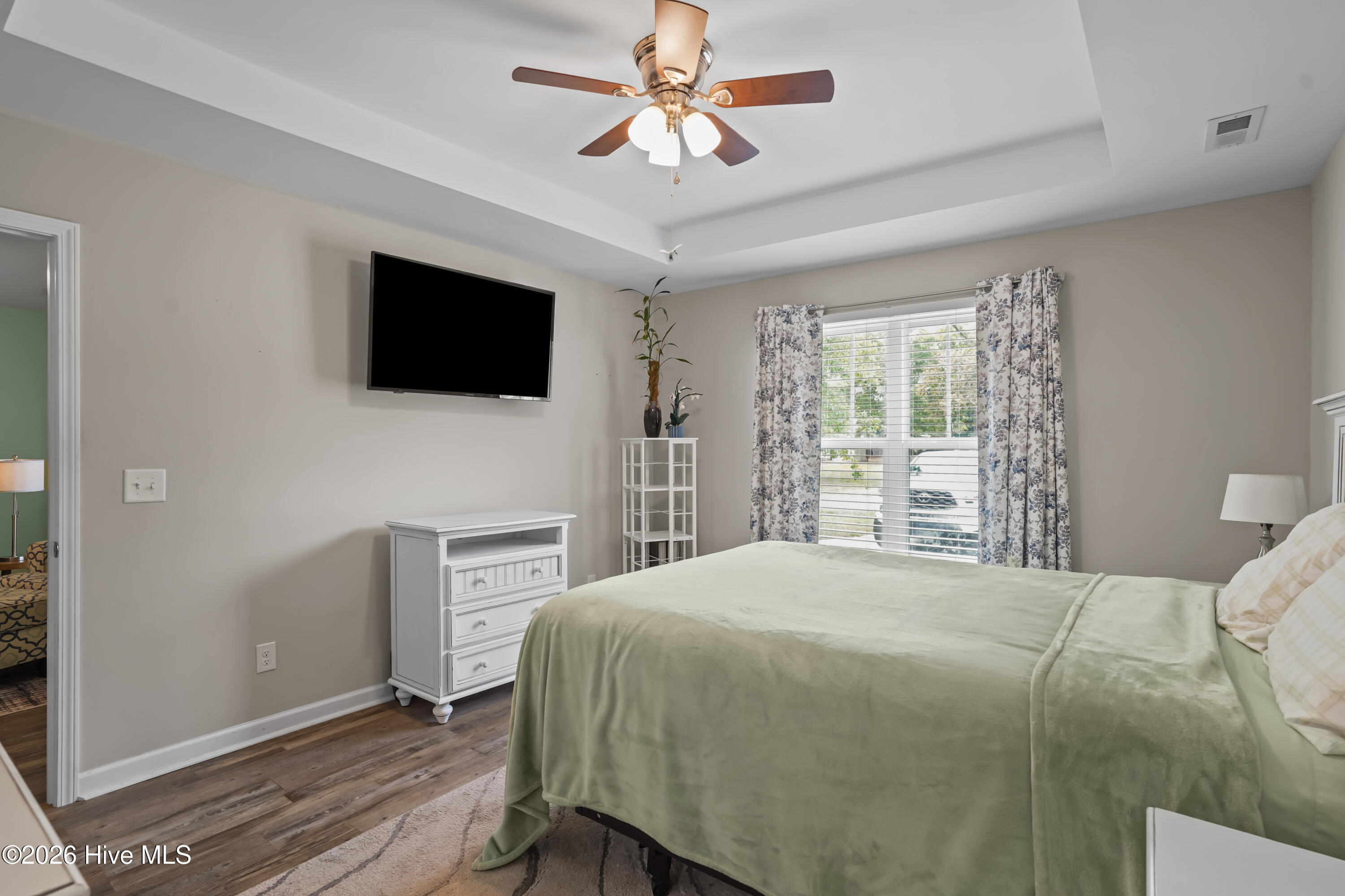 100570645 | Photo 19