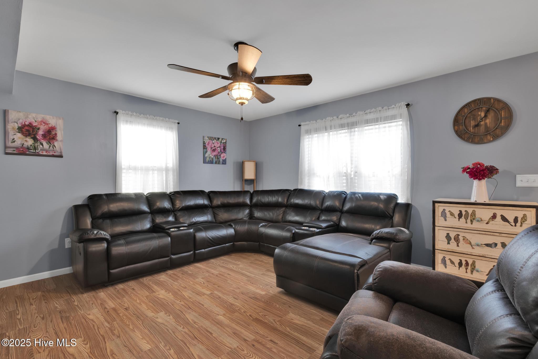 100527008 | Photo 12