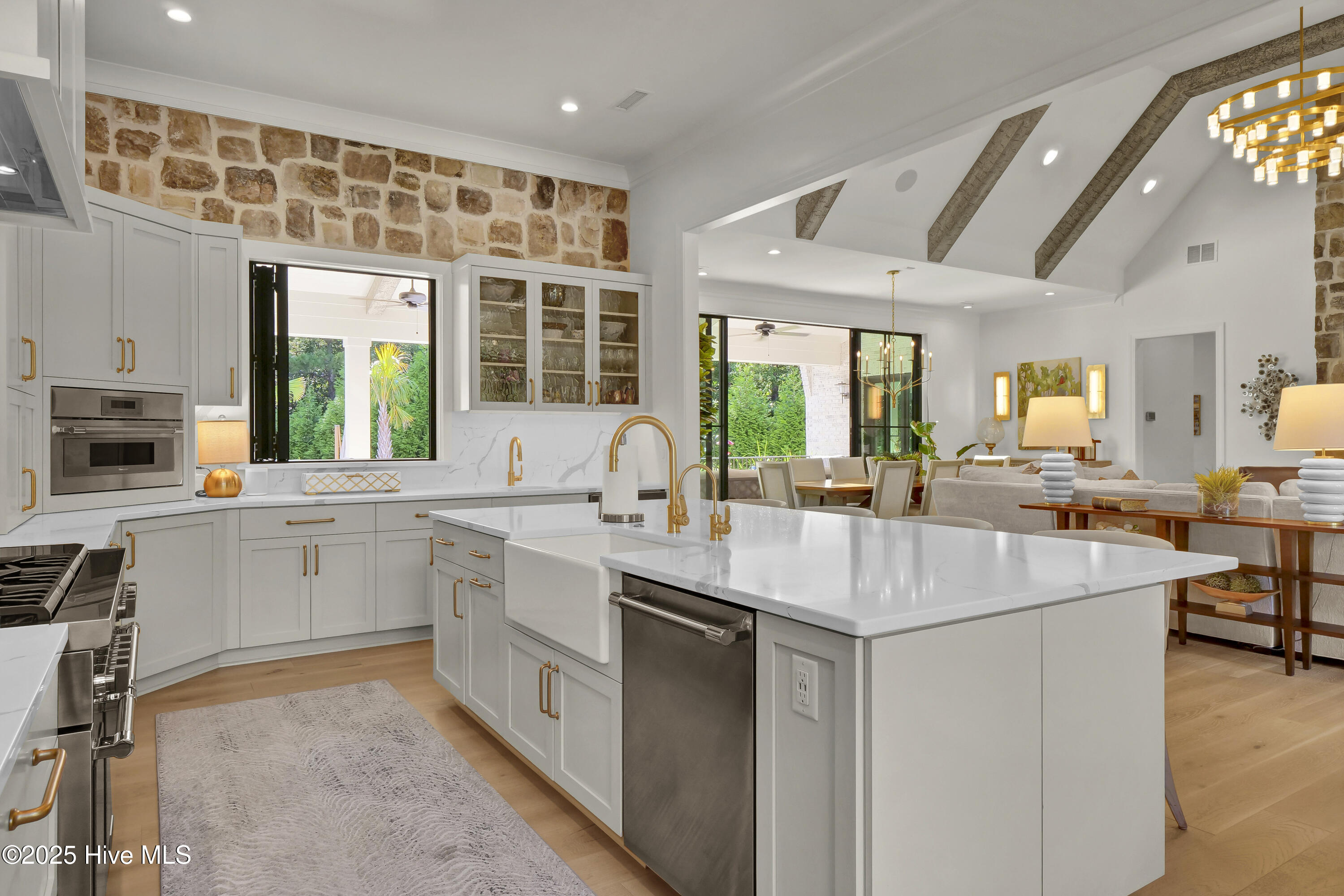 100532496 | Photo 29