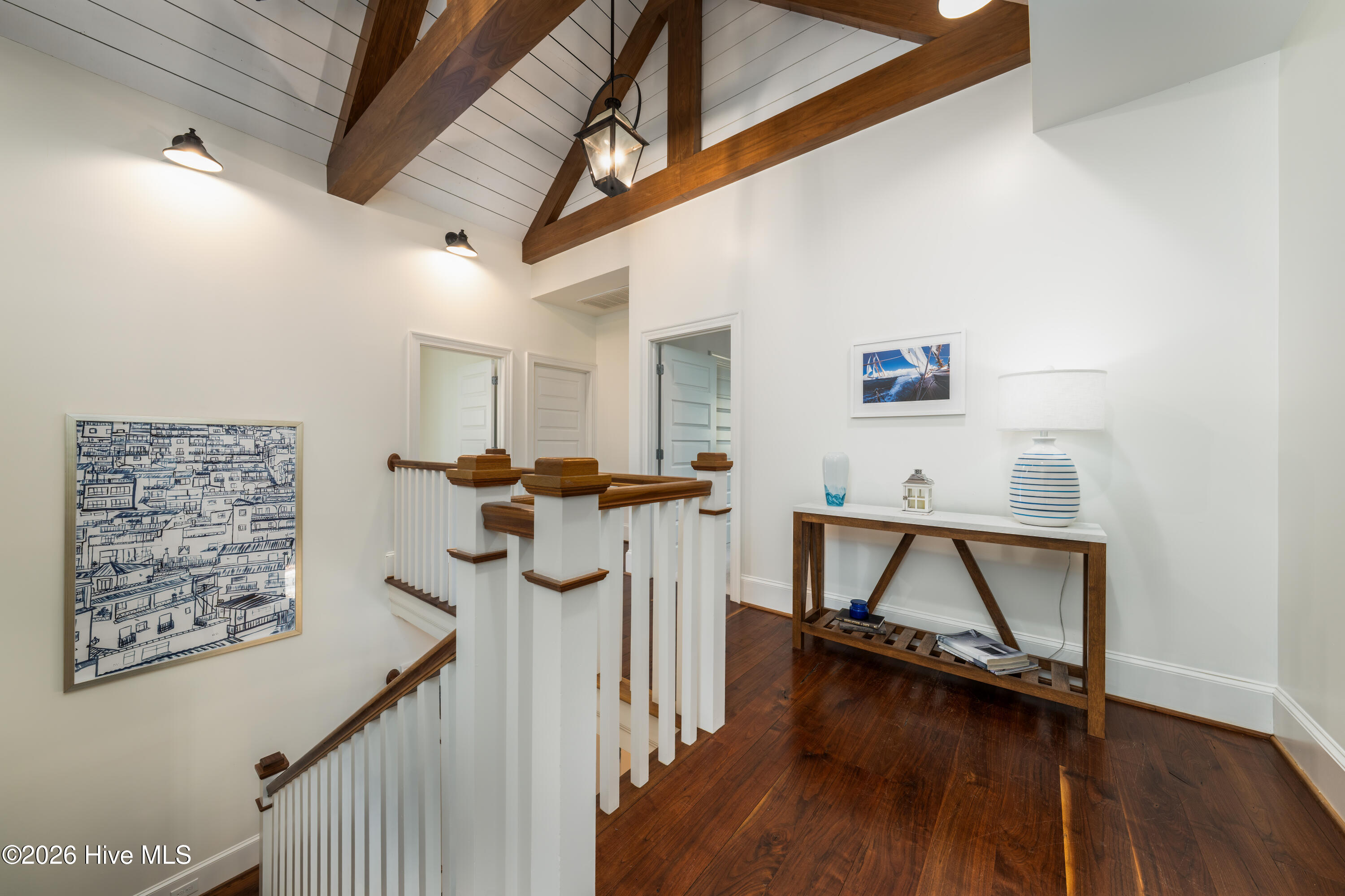 100549444 | Photo 38