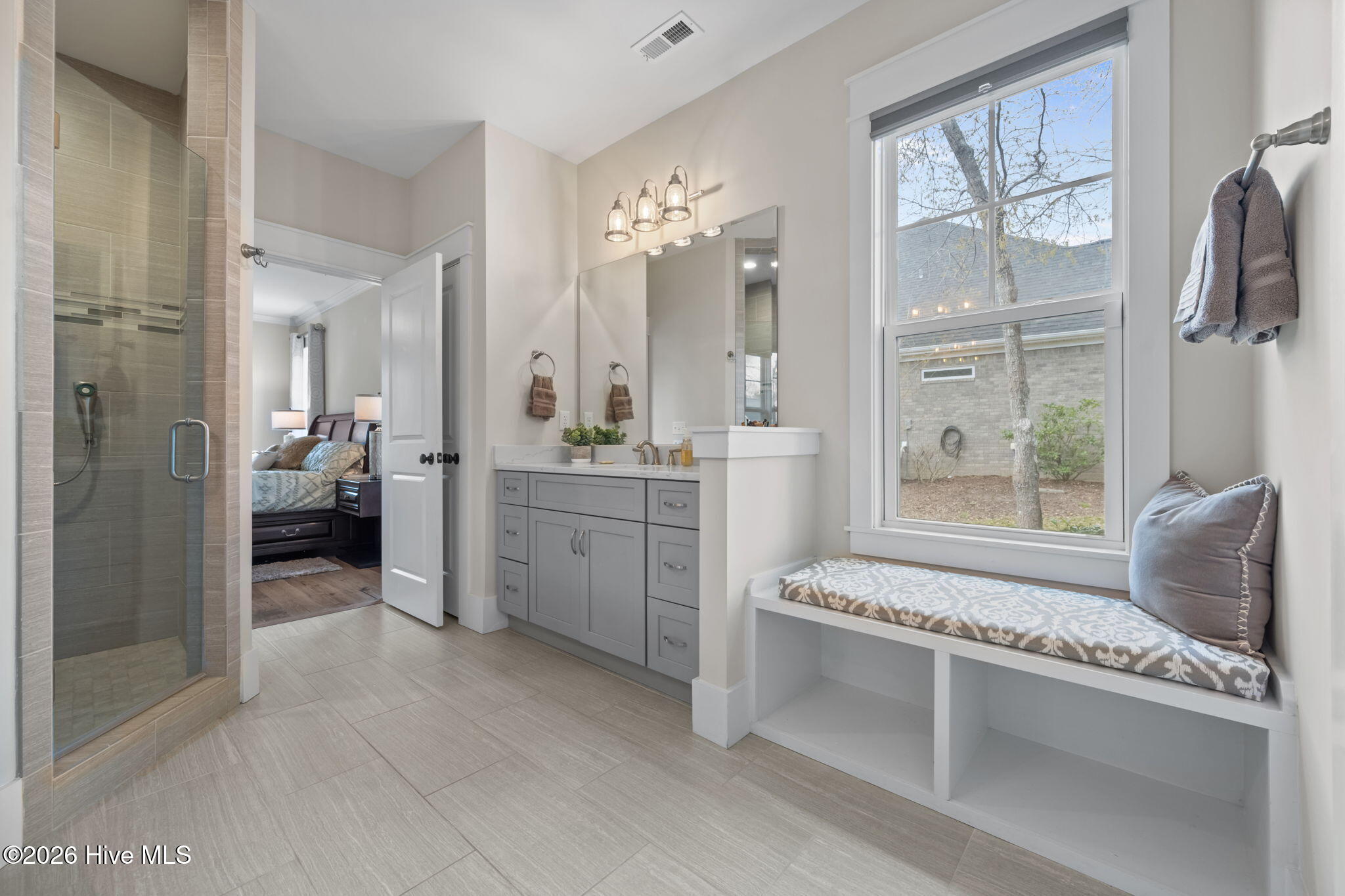 100562487 | Photo 28