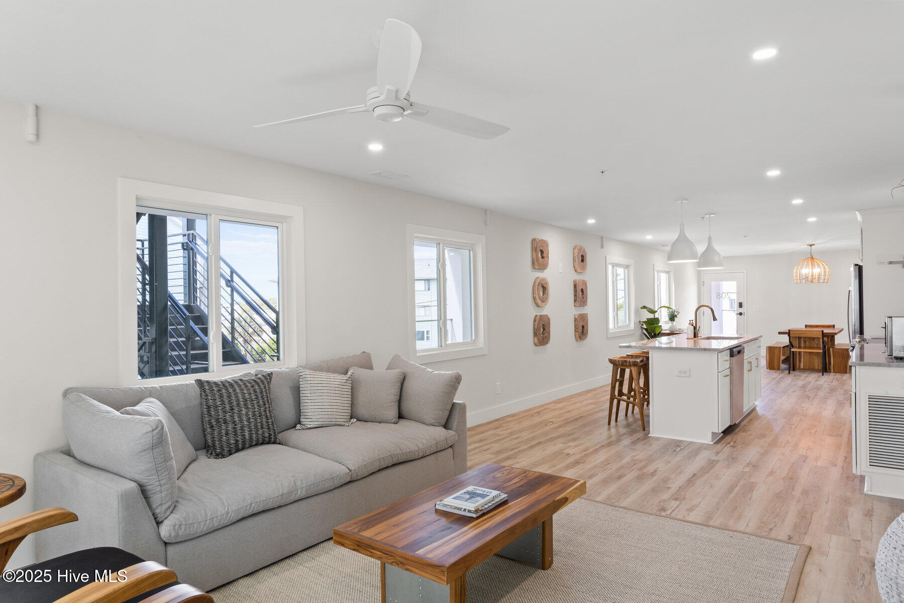 100523208 | Photo 18