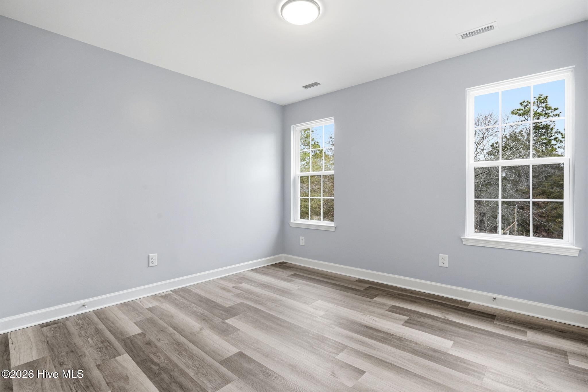 100557093 | Photo 42