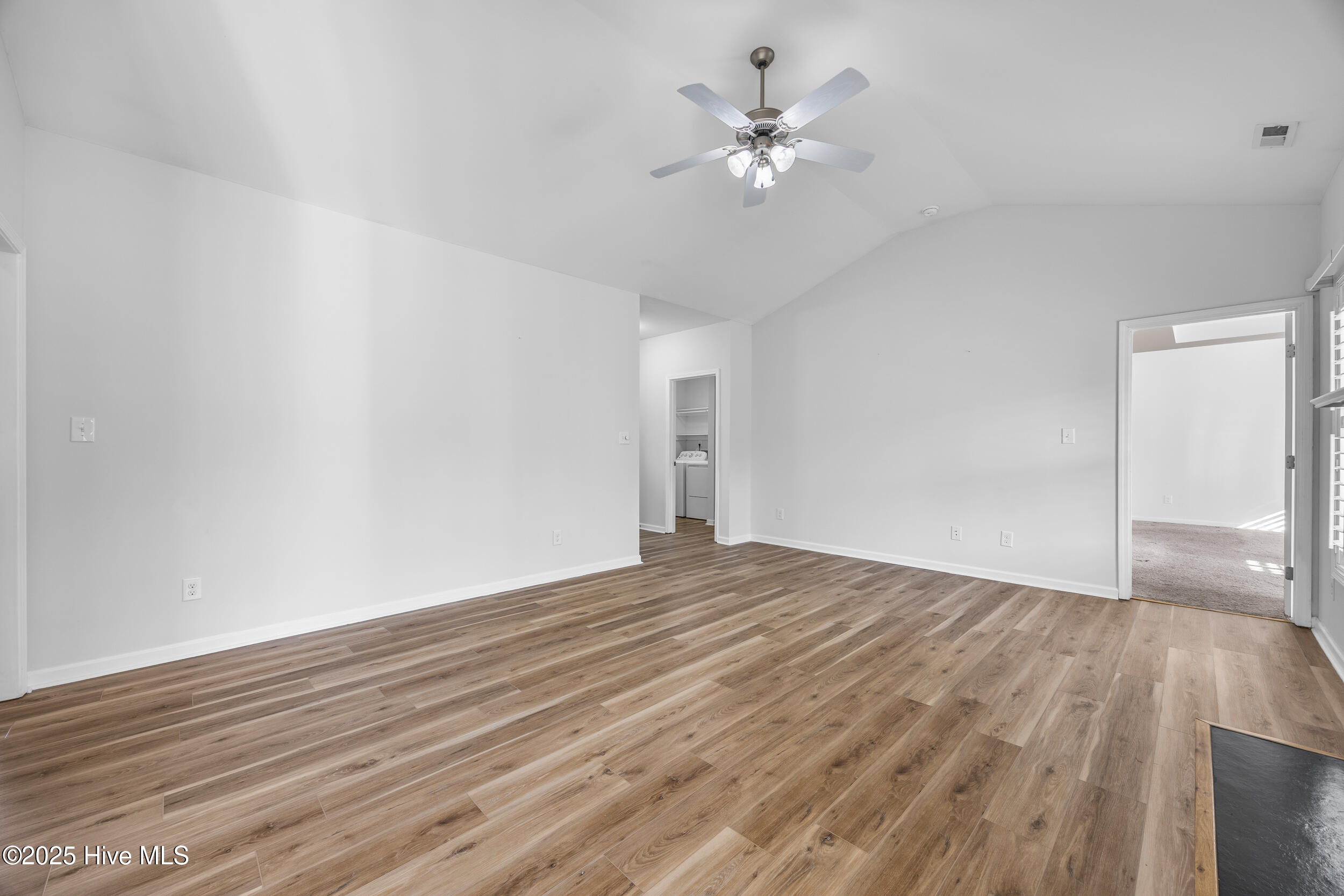 100546907 | Photo 10