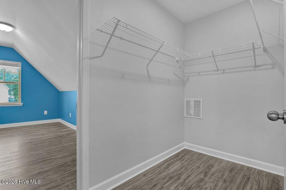 100567817 | Photo 22