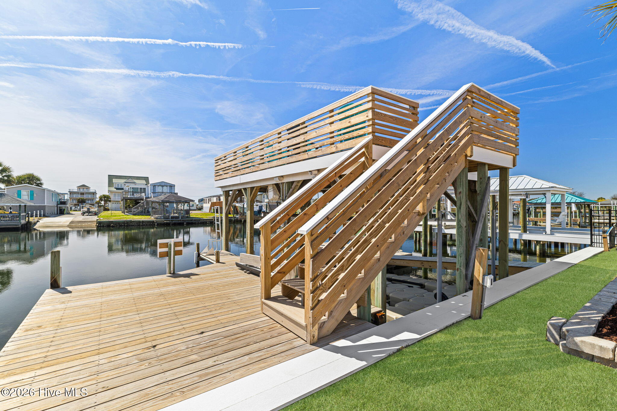 100561406 | Photo 62