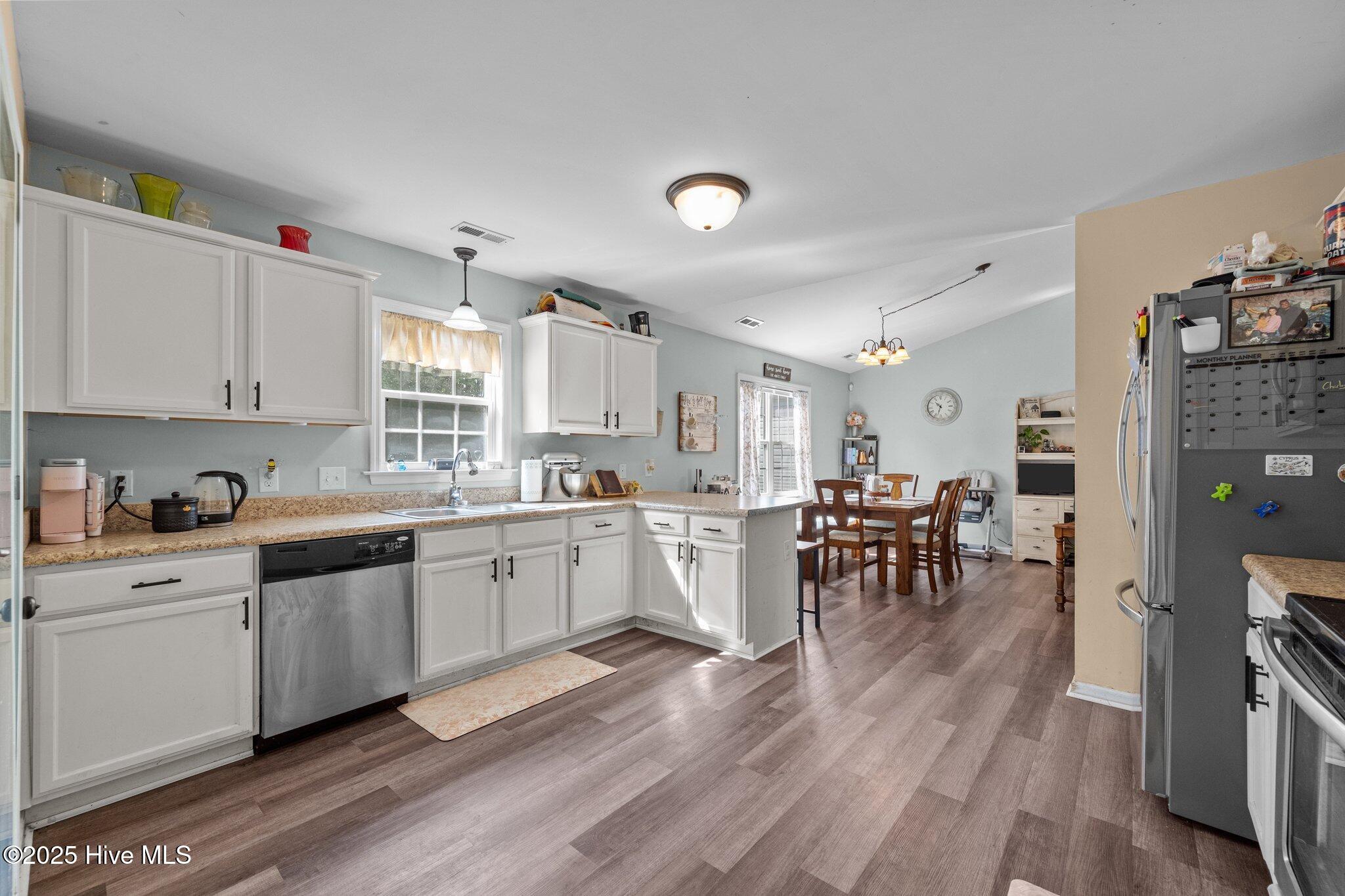 100557104 | Photo 46