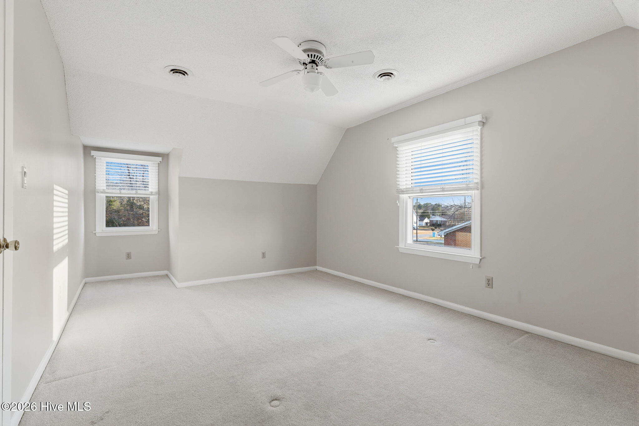 100554589 | Photo 32