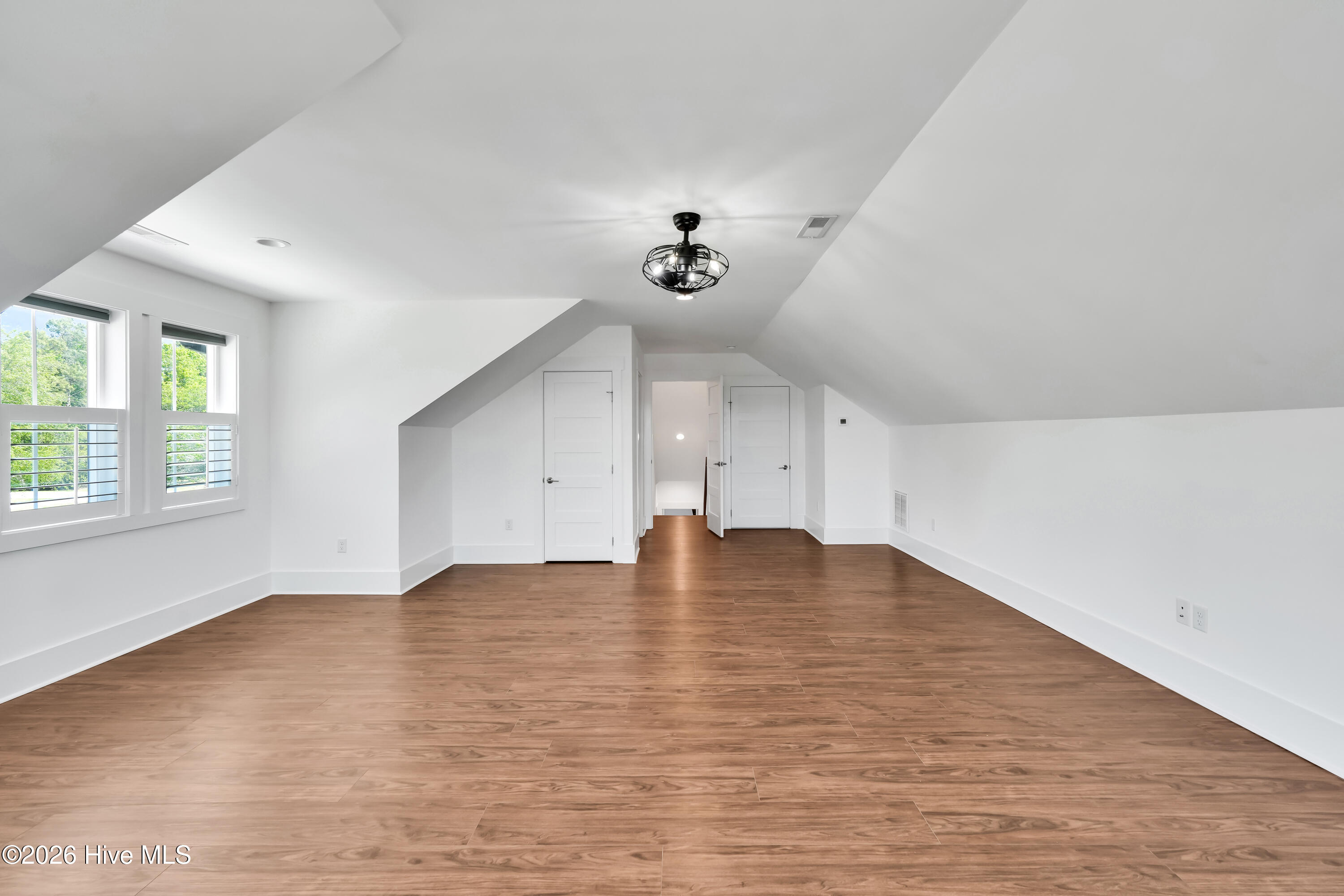 100567914 | Photo 45