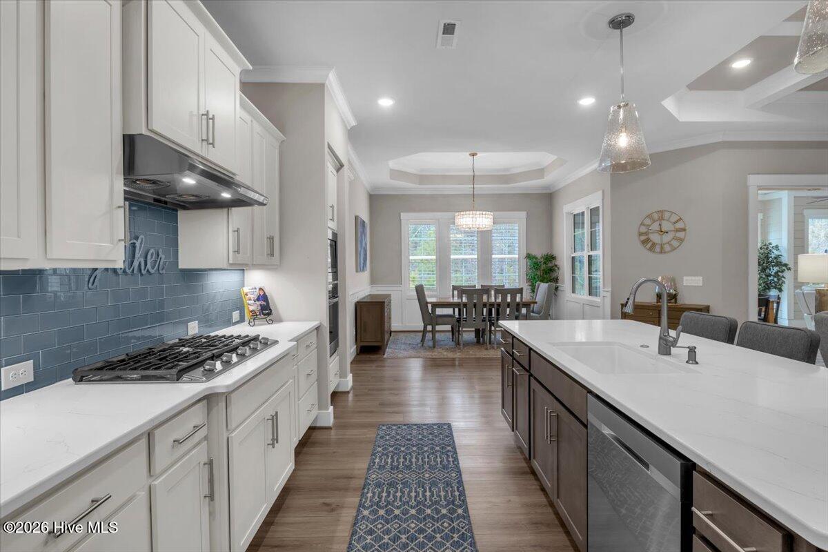 100558709 | Photo 24