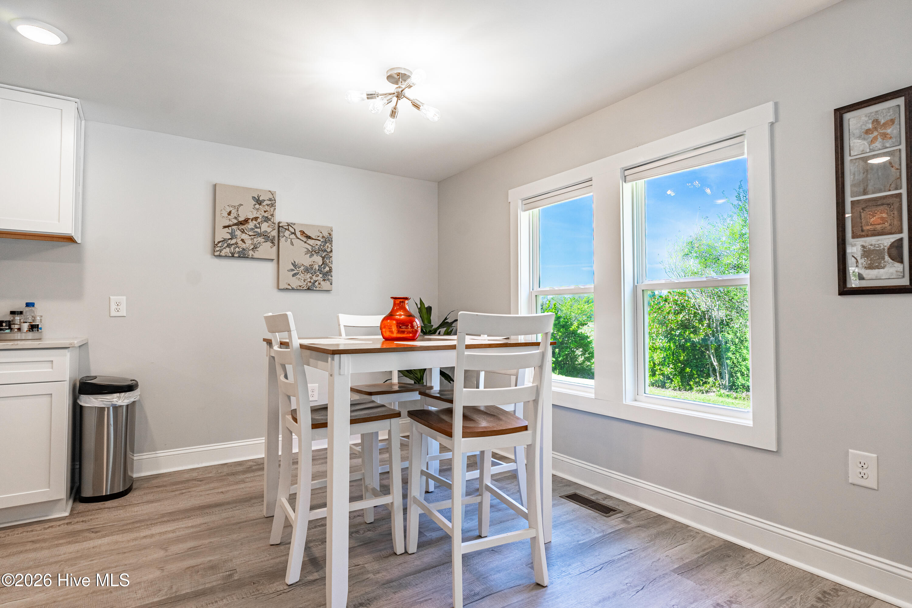 100563568 | Photo 13