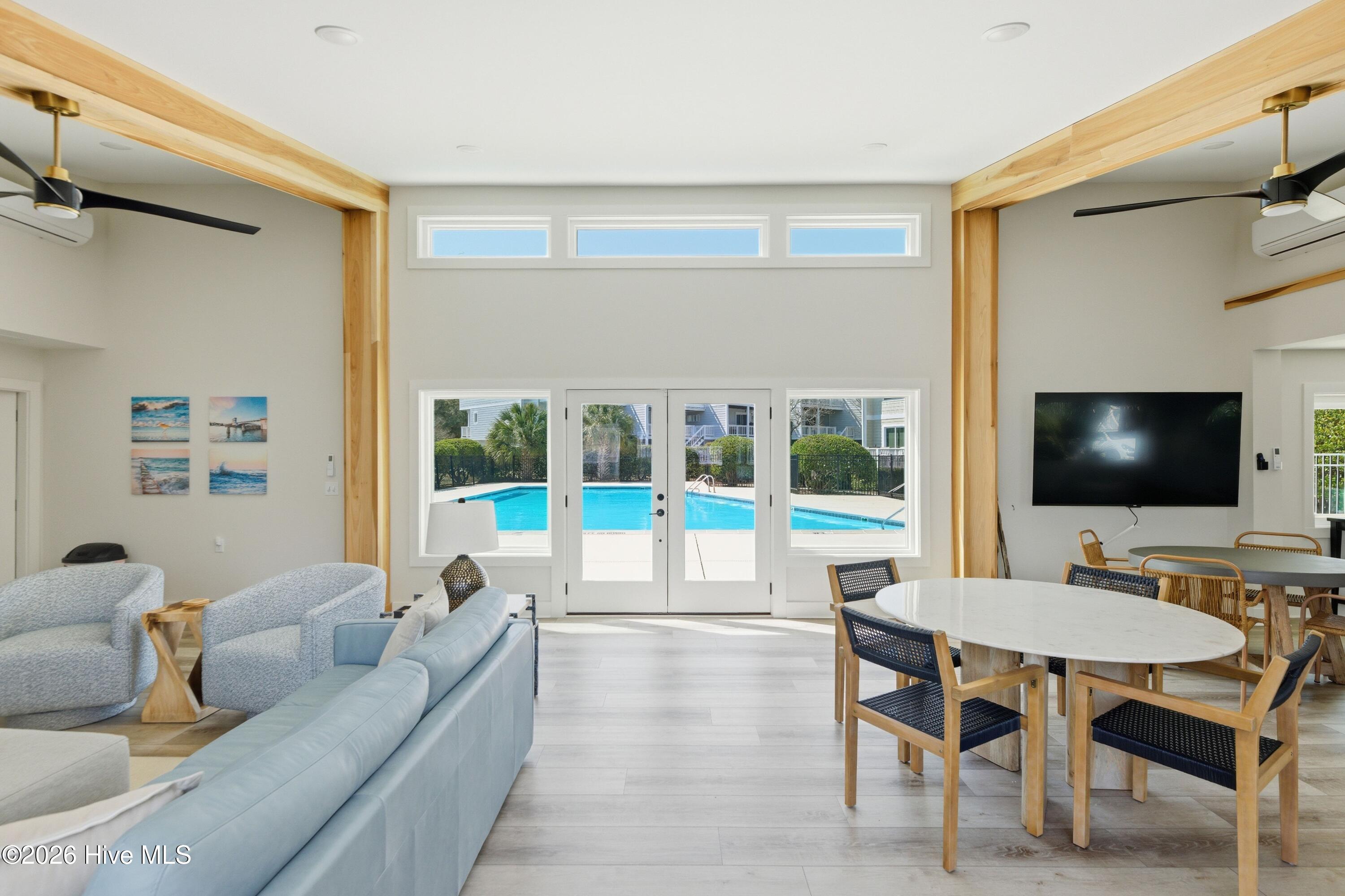 100559841 | Photo 28