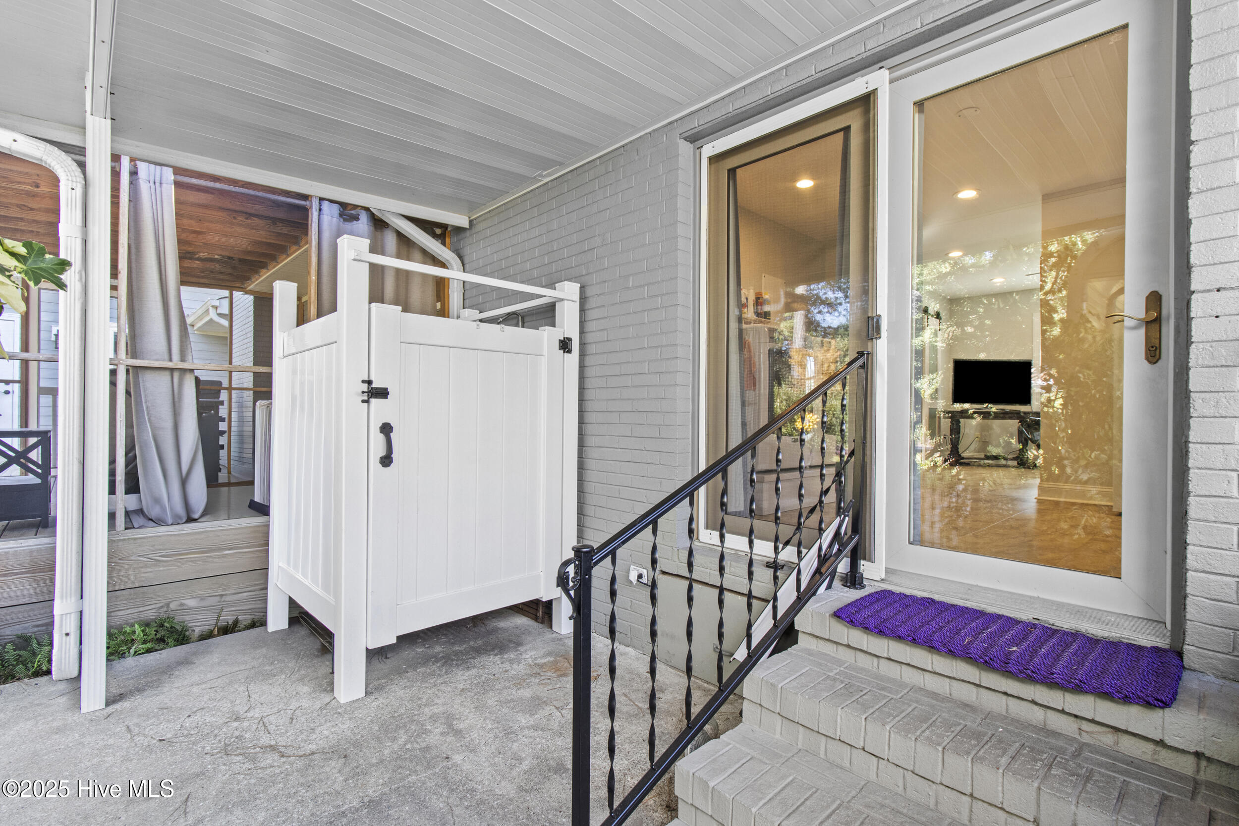 100537992 | Photo 33