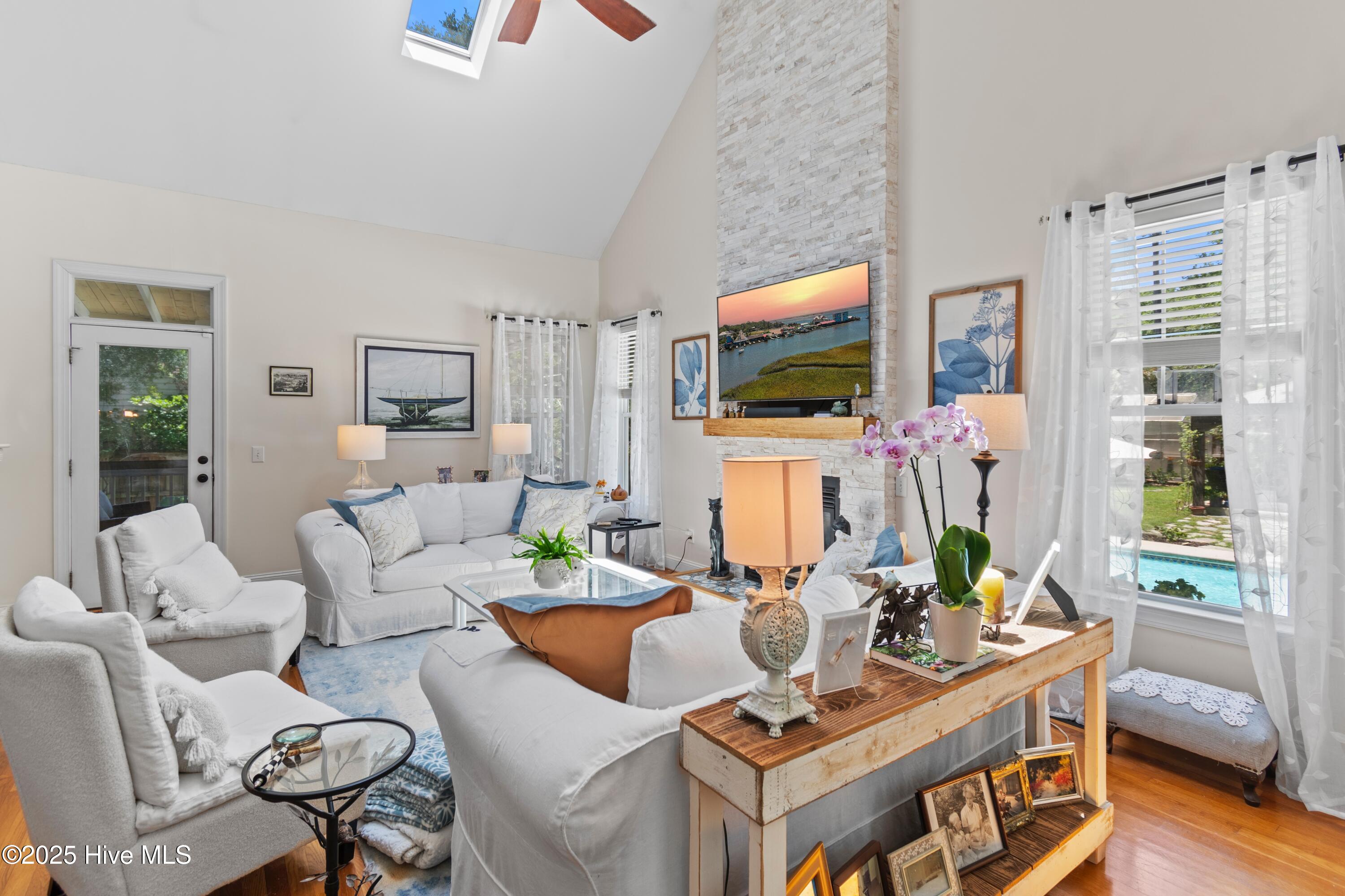 100522421 | Photo 26