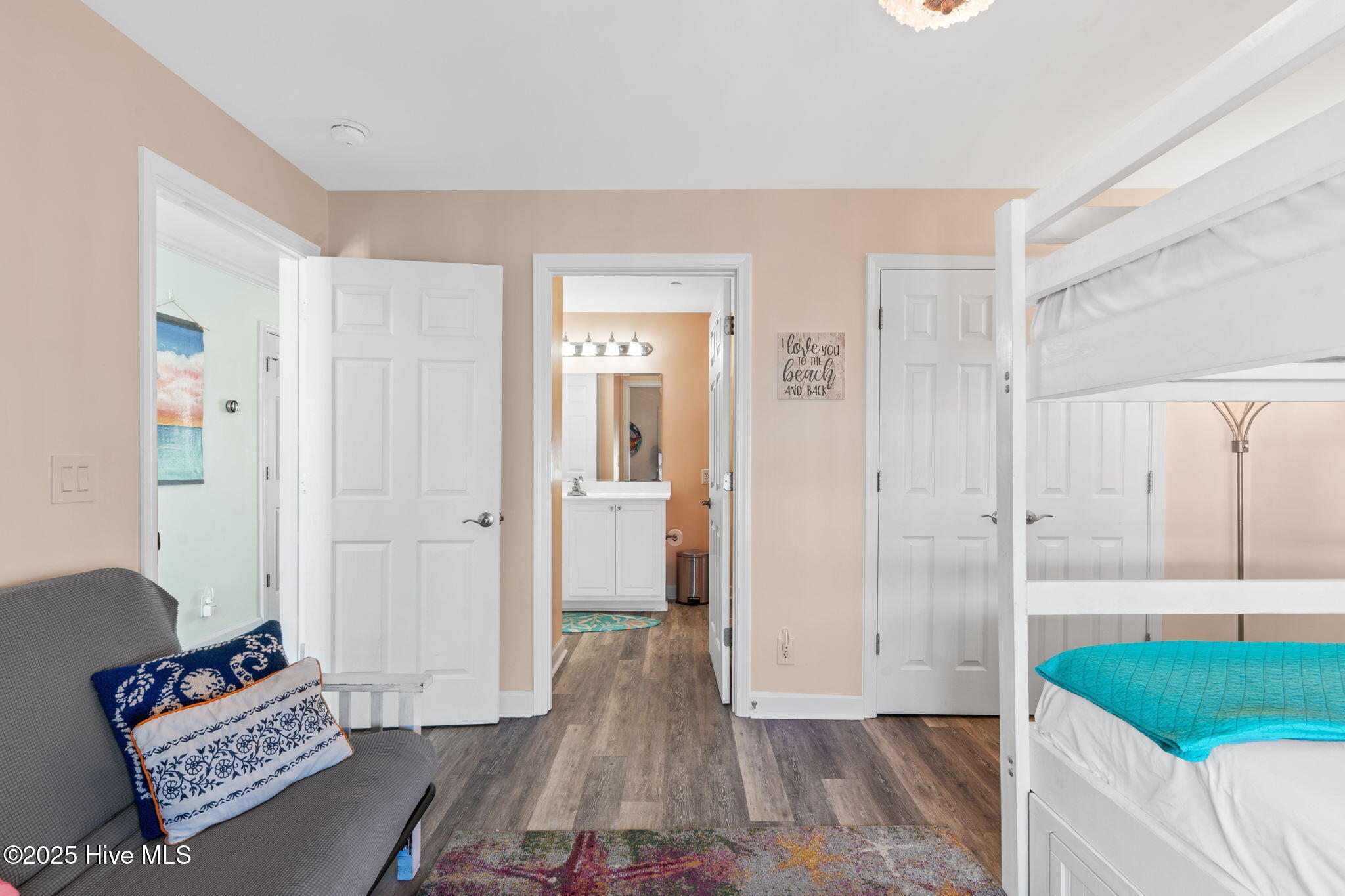 100539648 | Photo 24