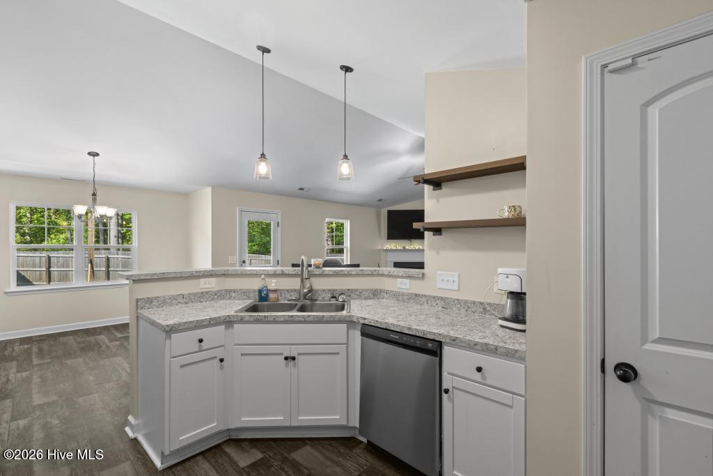 100567312 | Photo 13