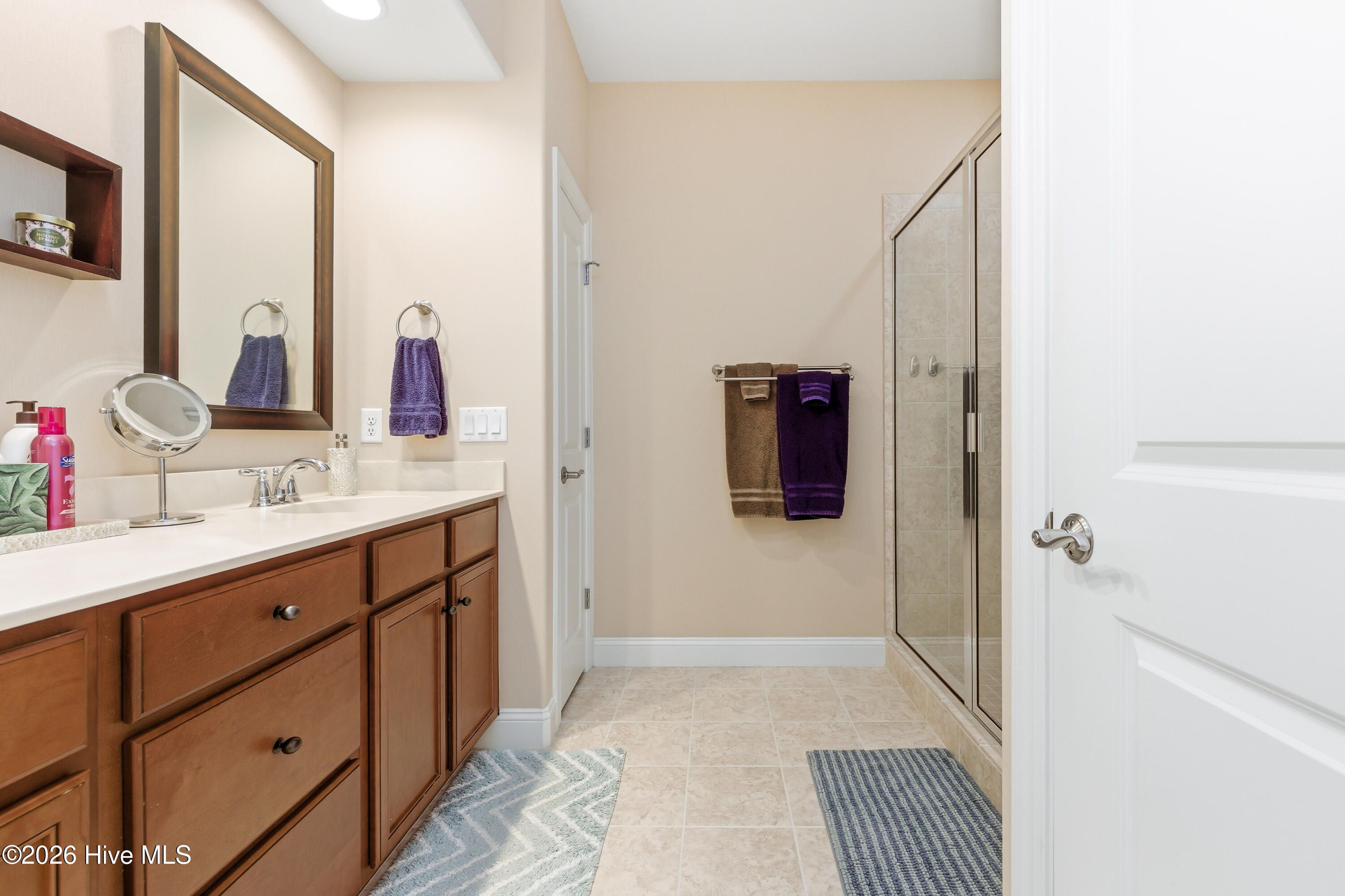 100570456 | Photo 35