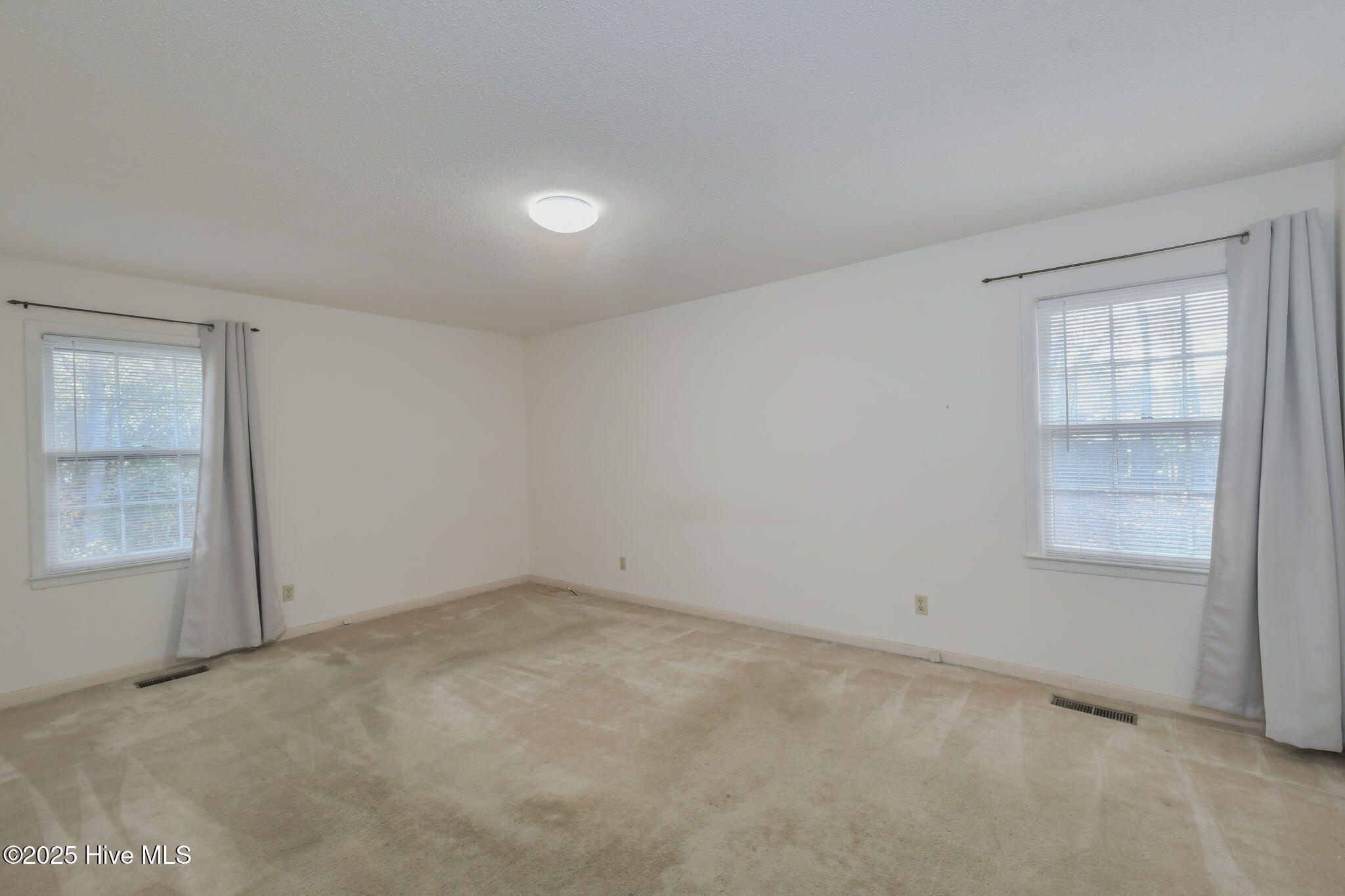 100521398 | Photo 13