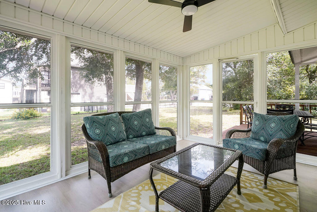 100570405 | Photo 39