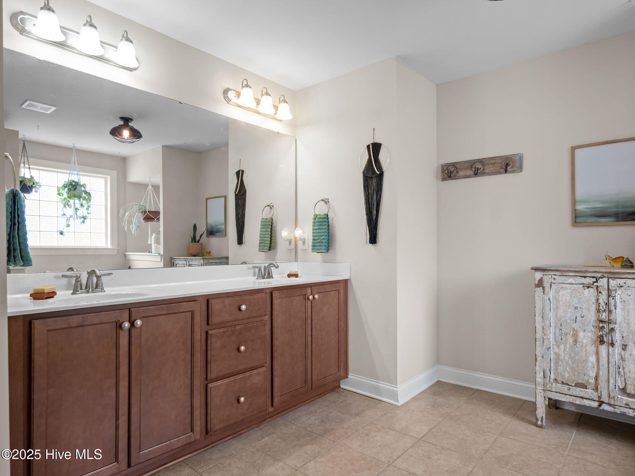 100525324 | Photo 19