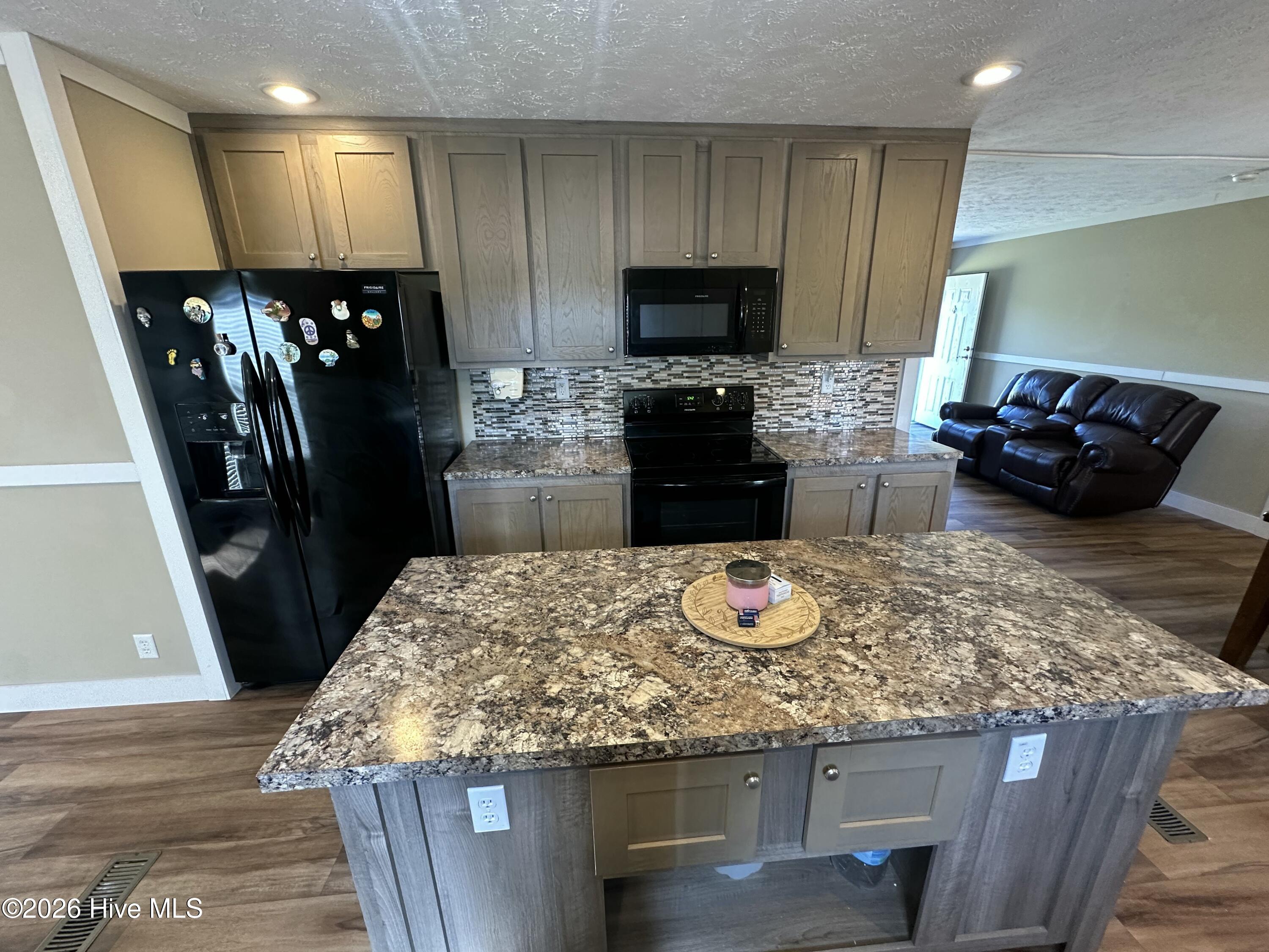 100570080 | Photo 13