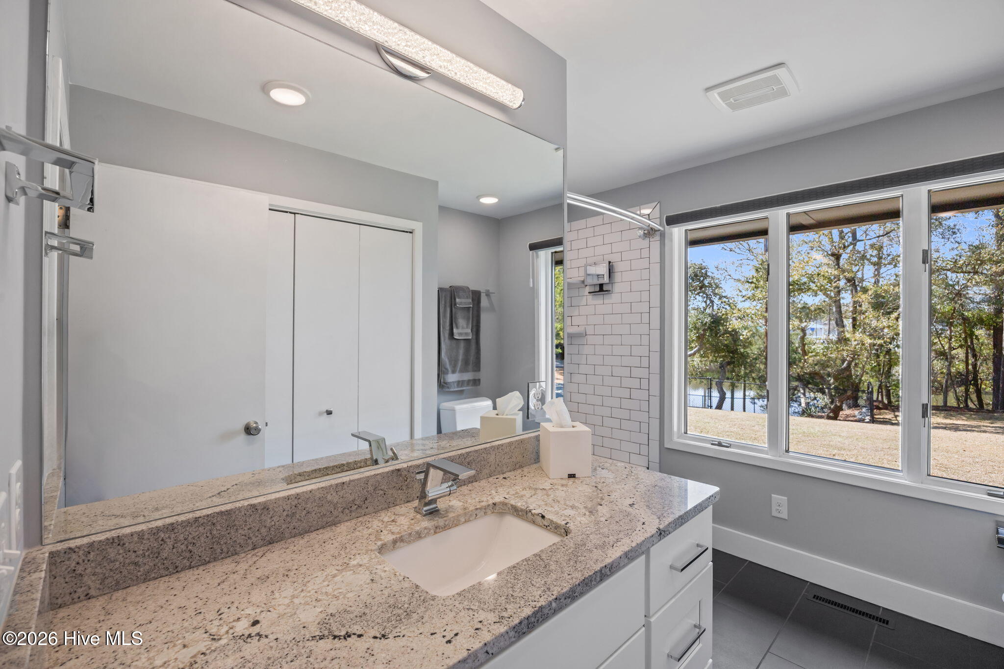 100560394 | Photo 43