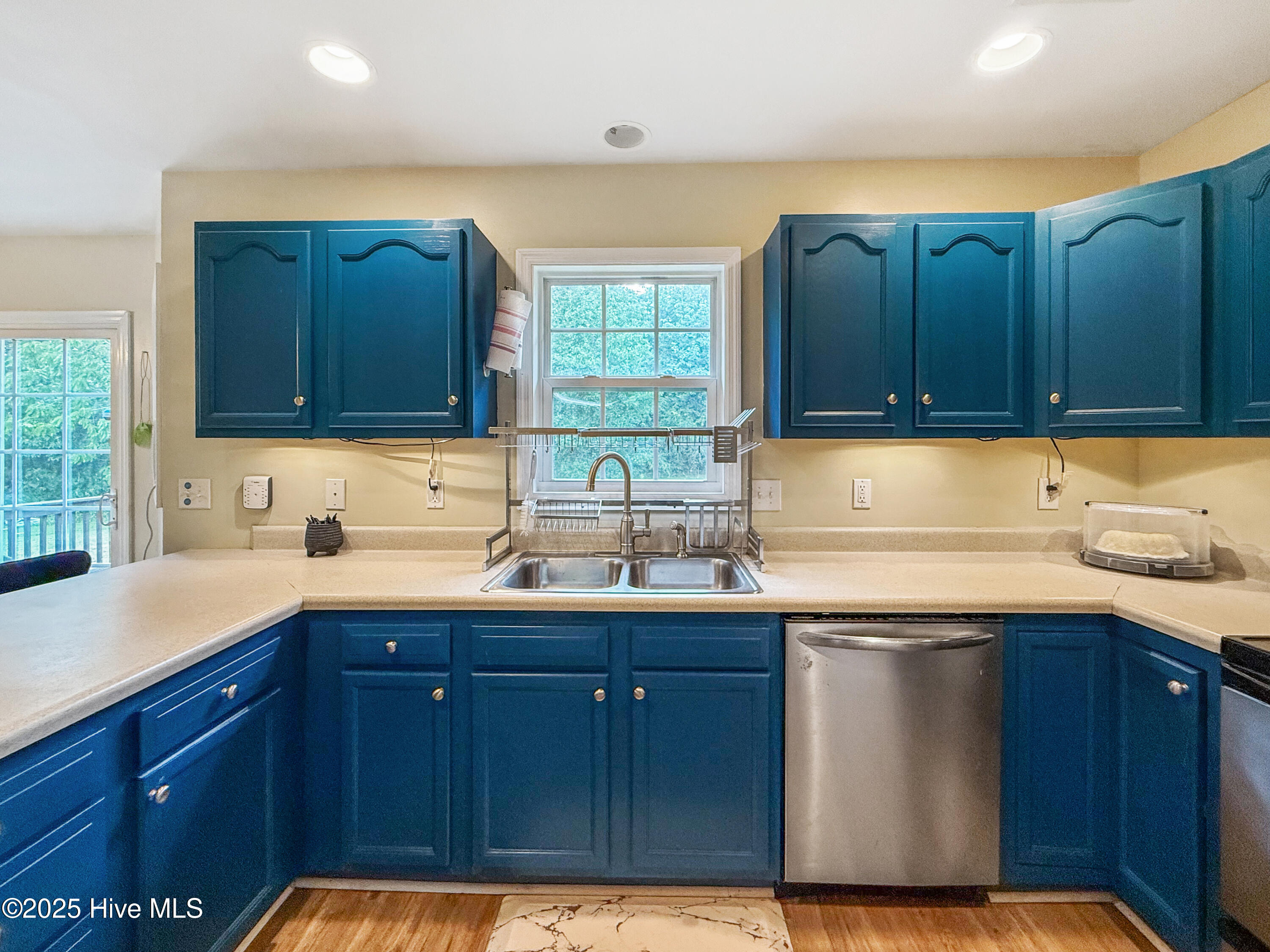 100528290 | Photo 12