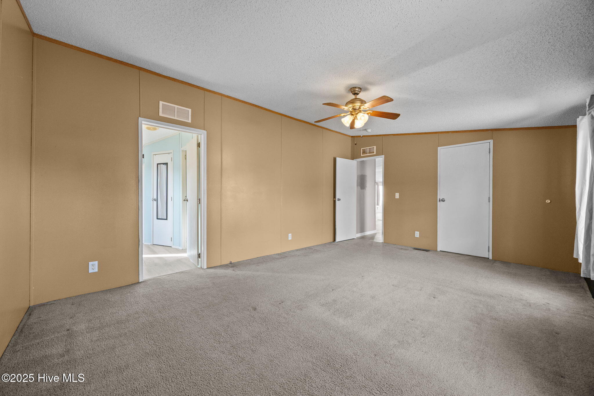 100546042 | Photo 19