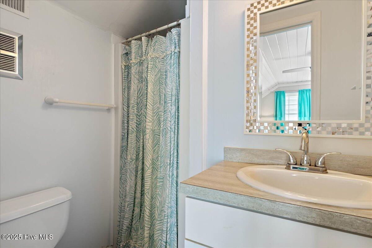 100550823 | Photo 32