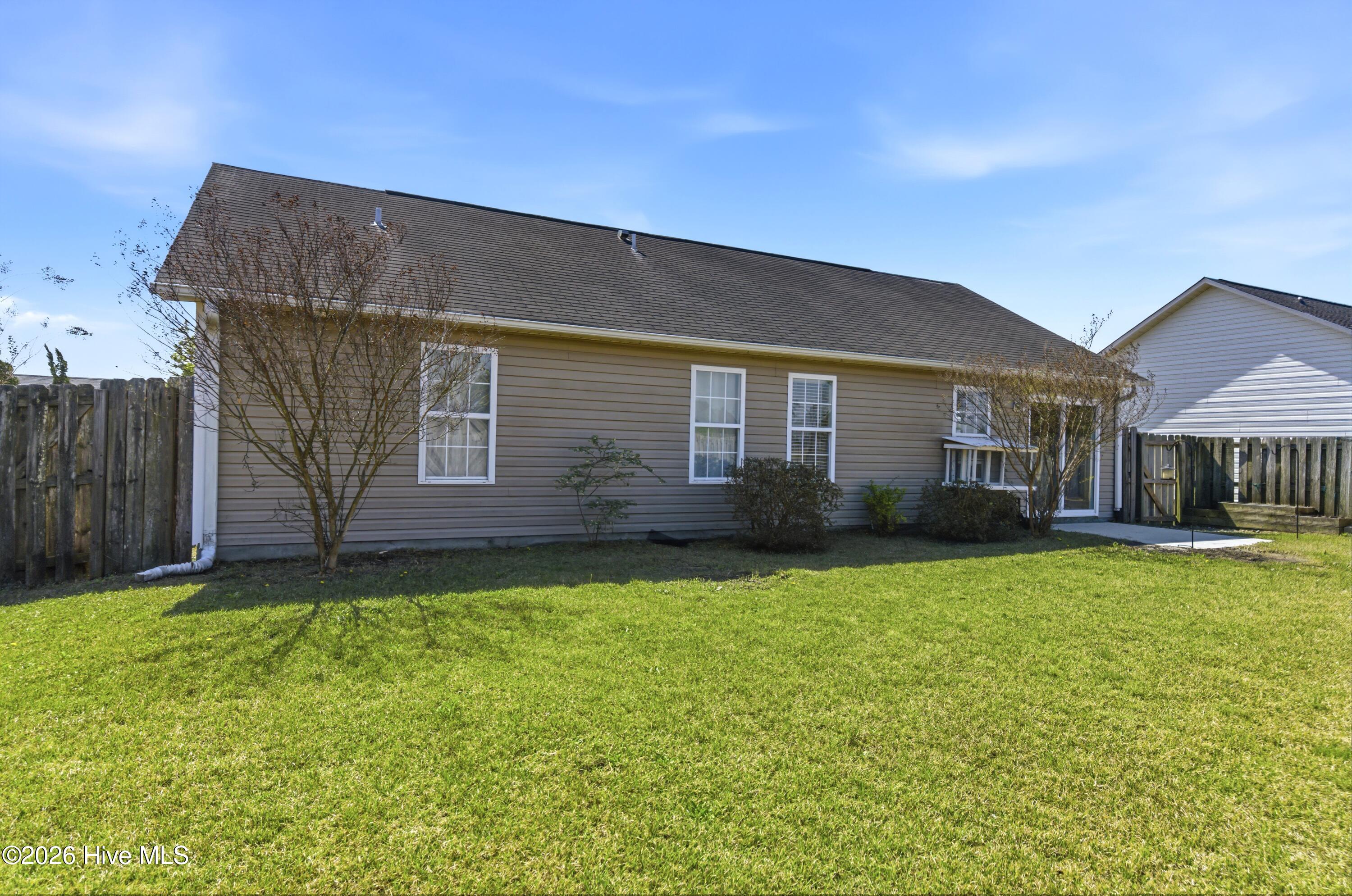 100560348 | Photo 33