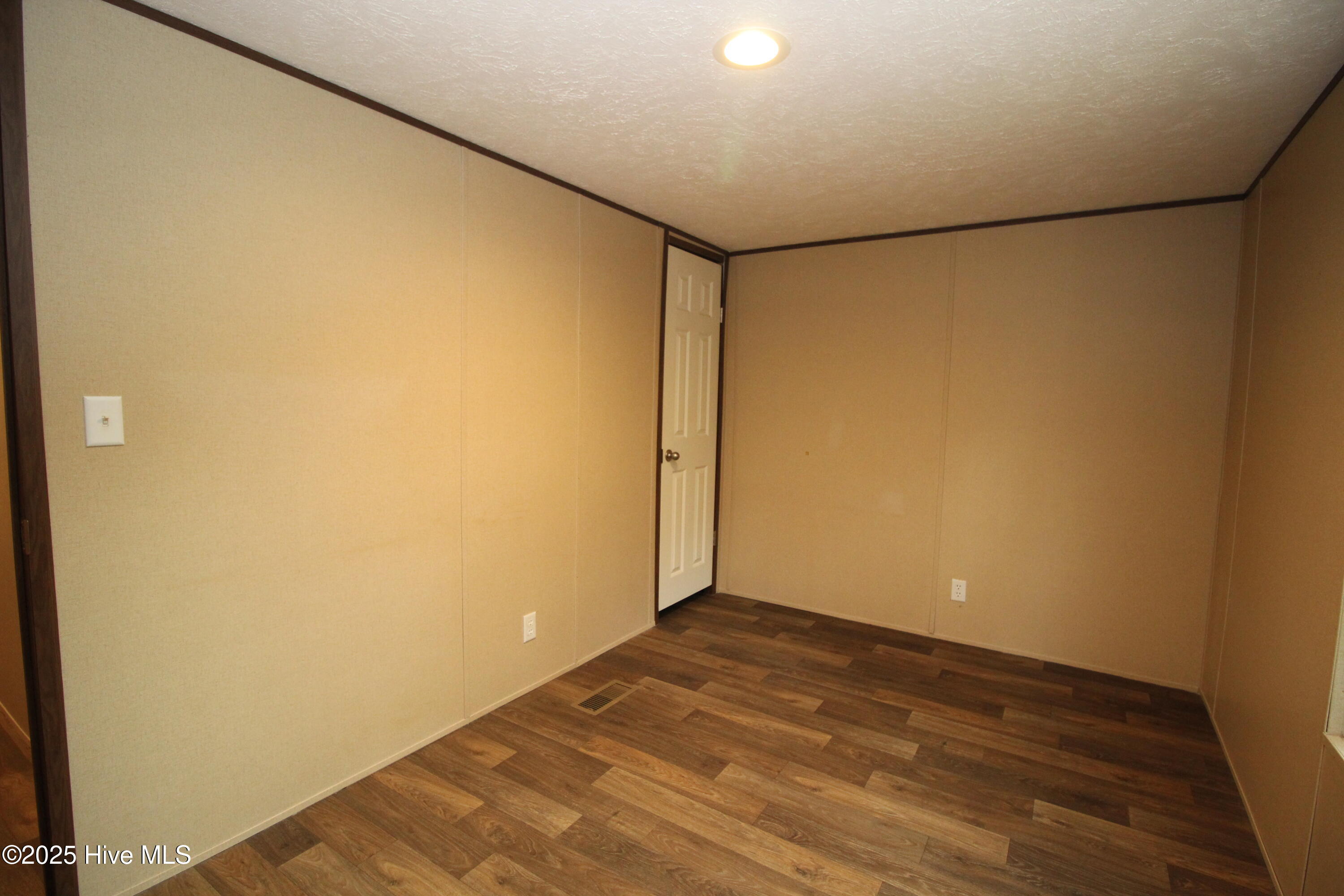 100548481 | Photo 24