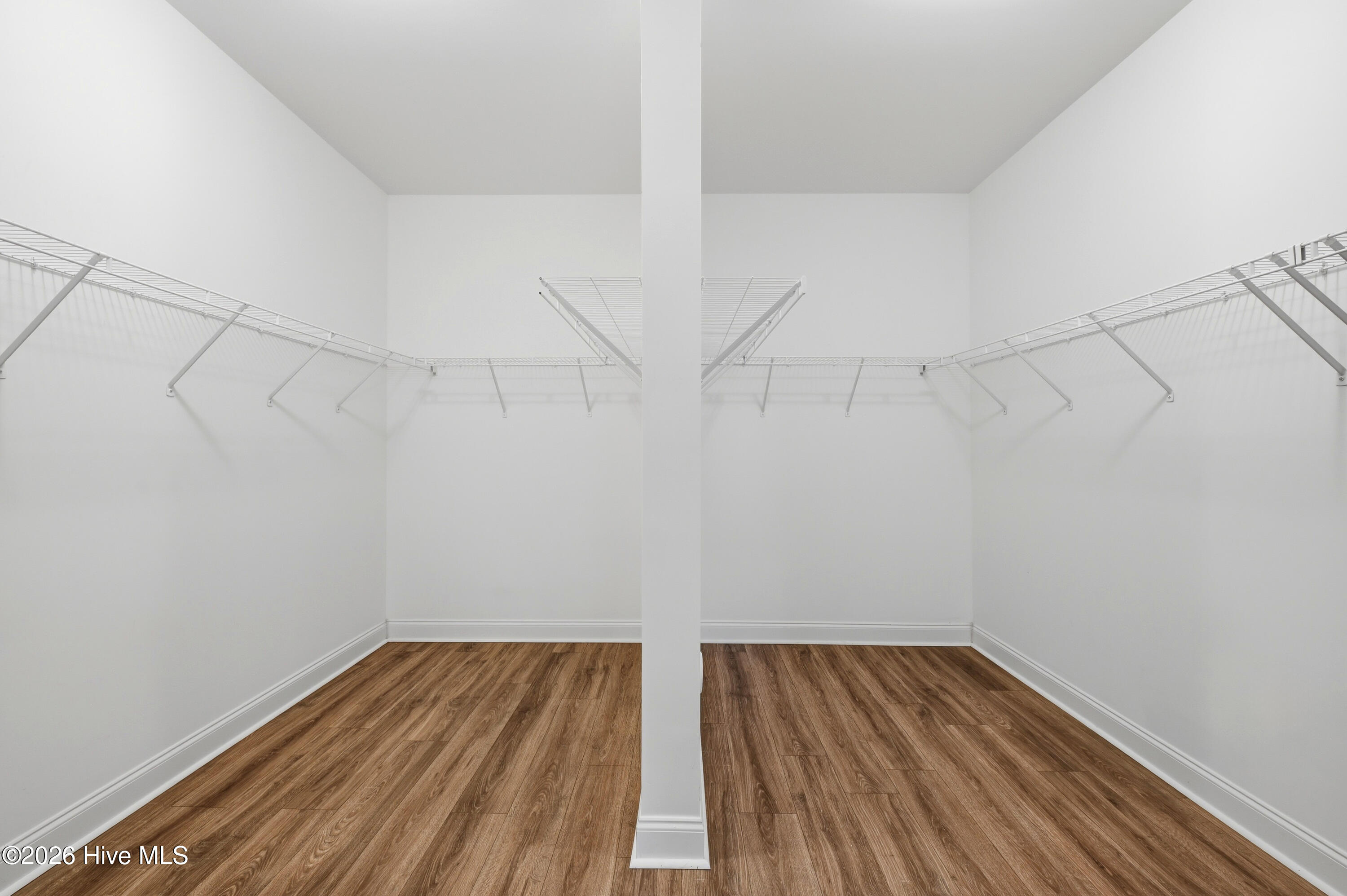 100563104 | Photo 22