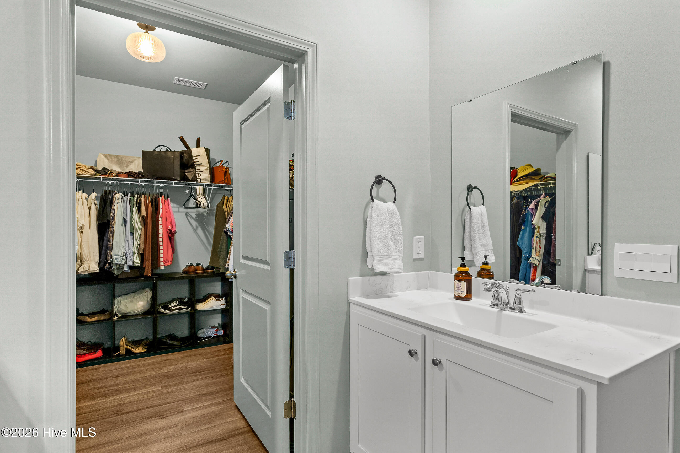 100552254 | Photo 21