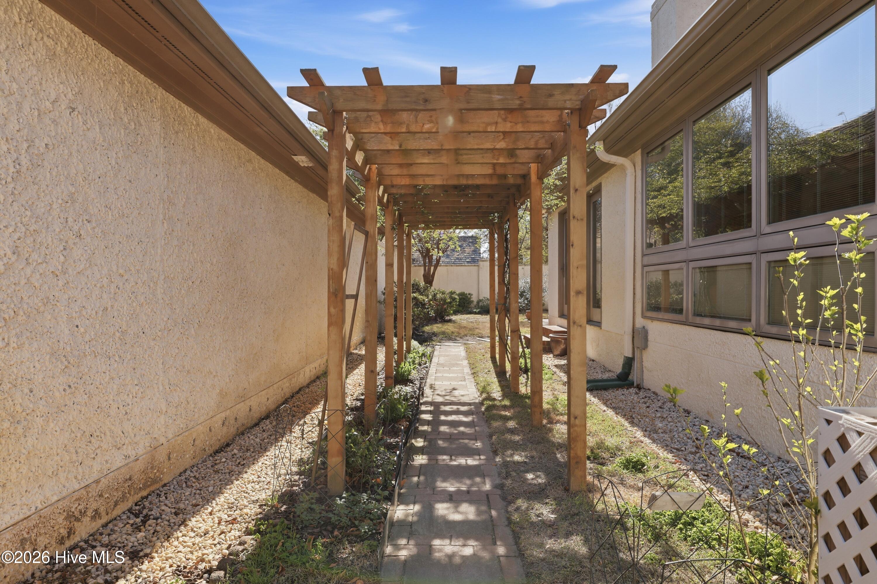 100561929 | Photo 21