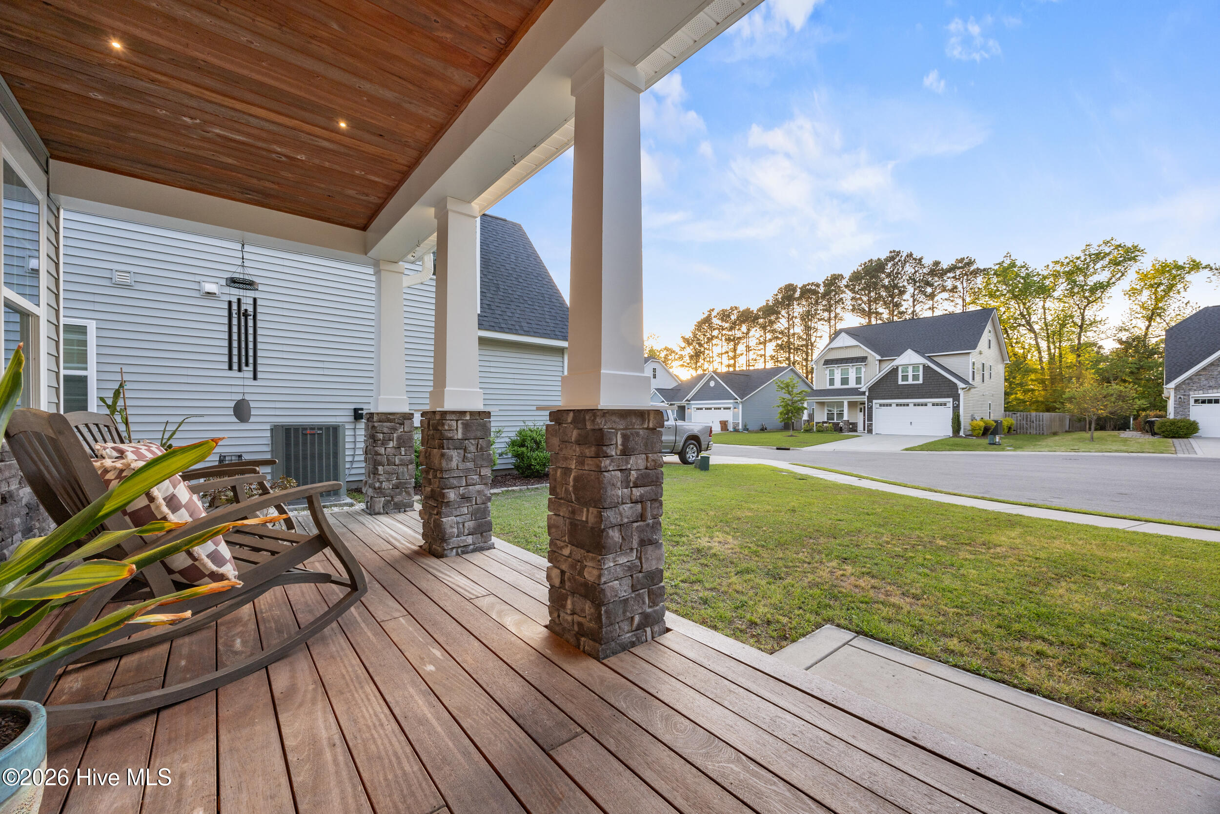 100566940 | Photo 10