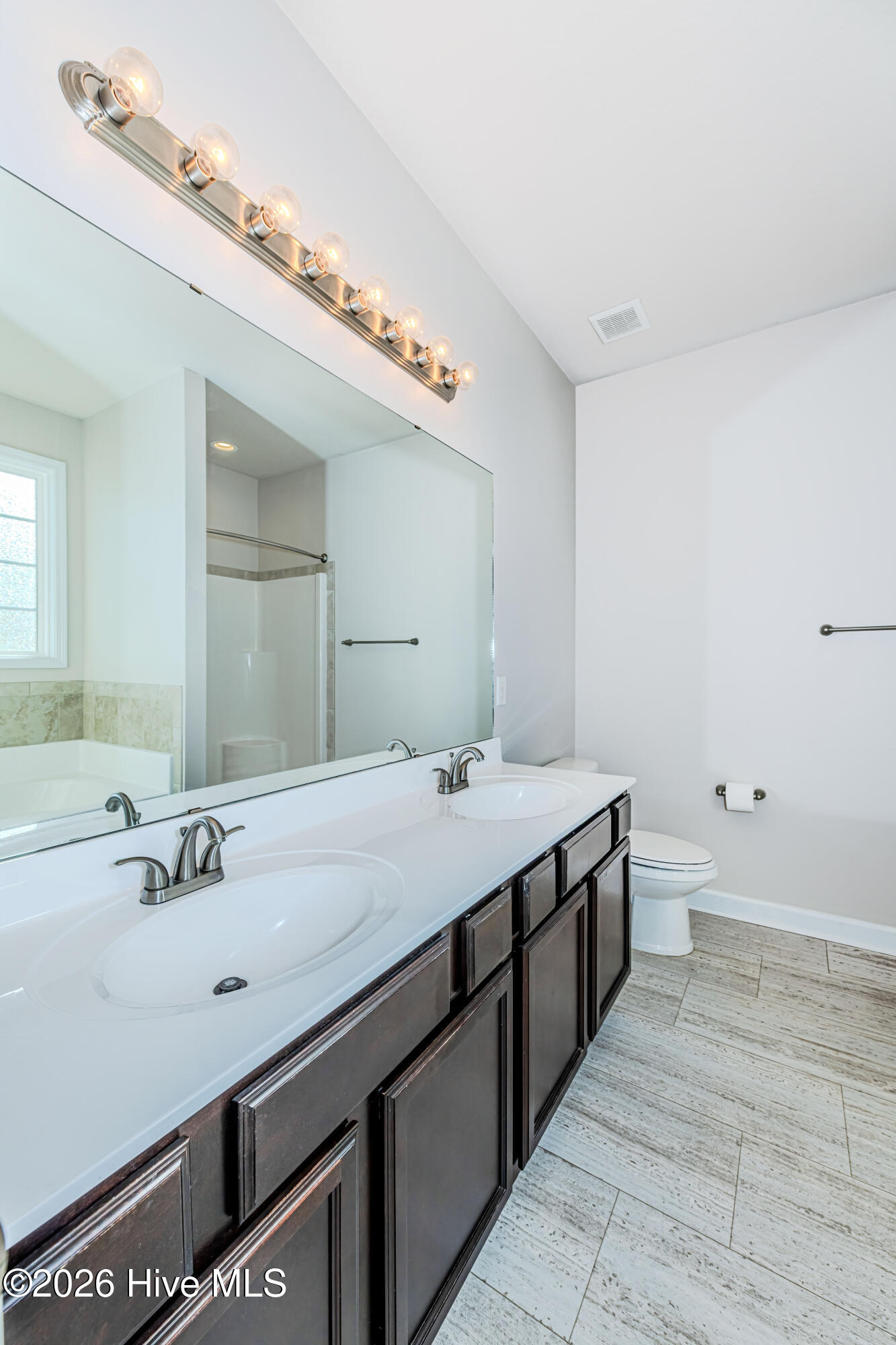 100567221 | Photo 24