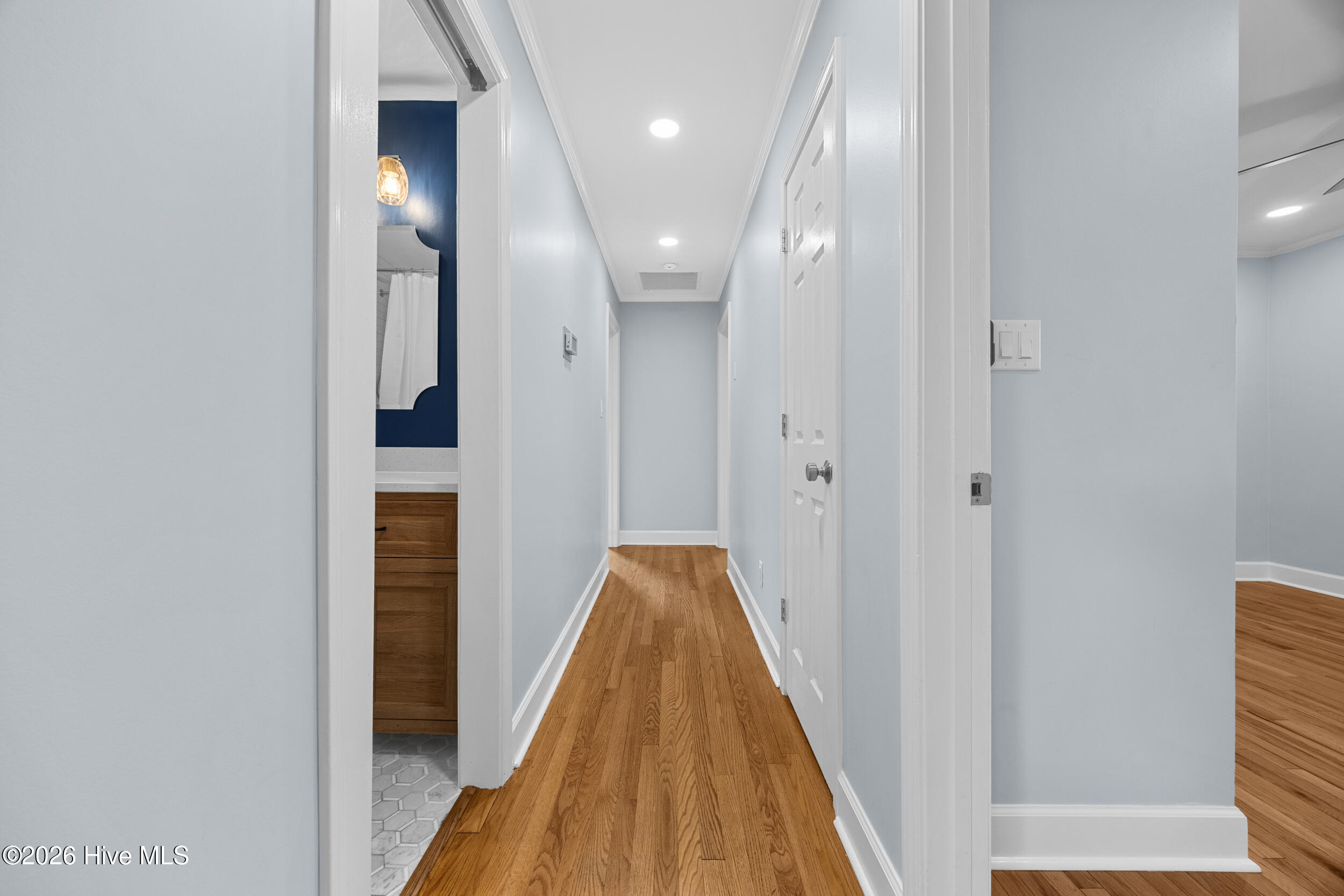 100561764 | Photo 14