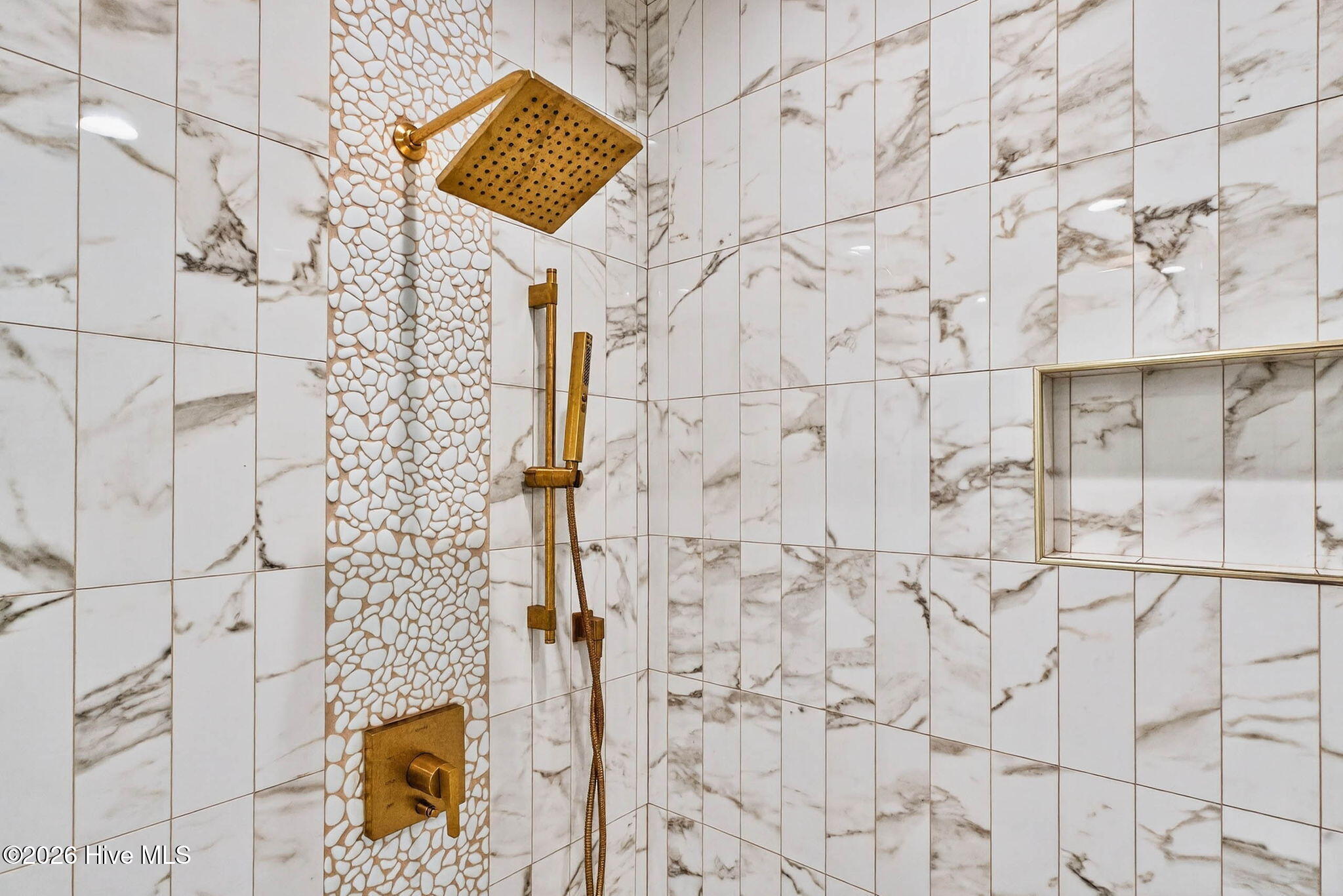 100560531 | Photo 18