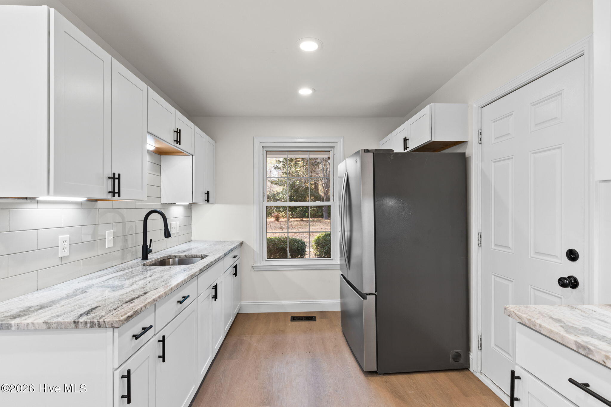 100548429 | Photo 34