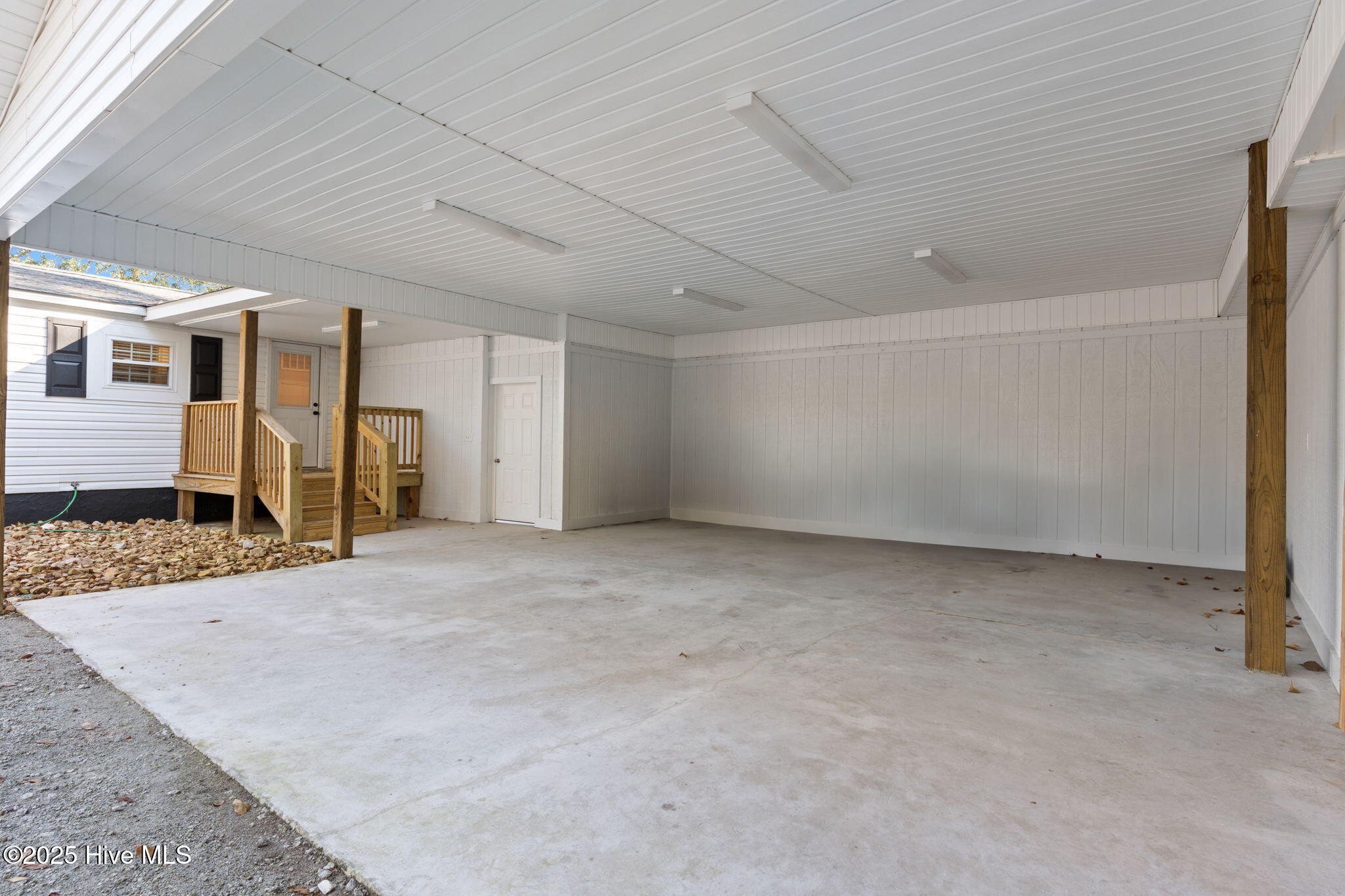 100545066 | Photo 40