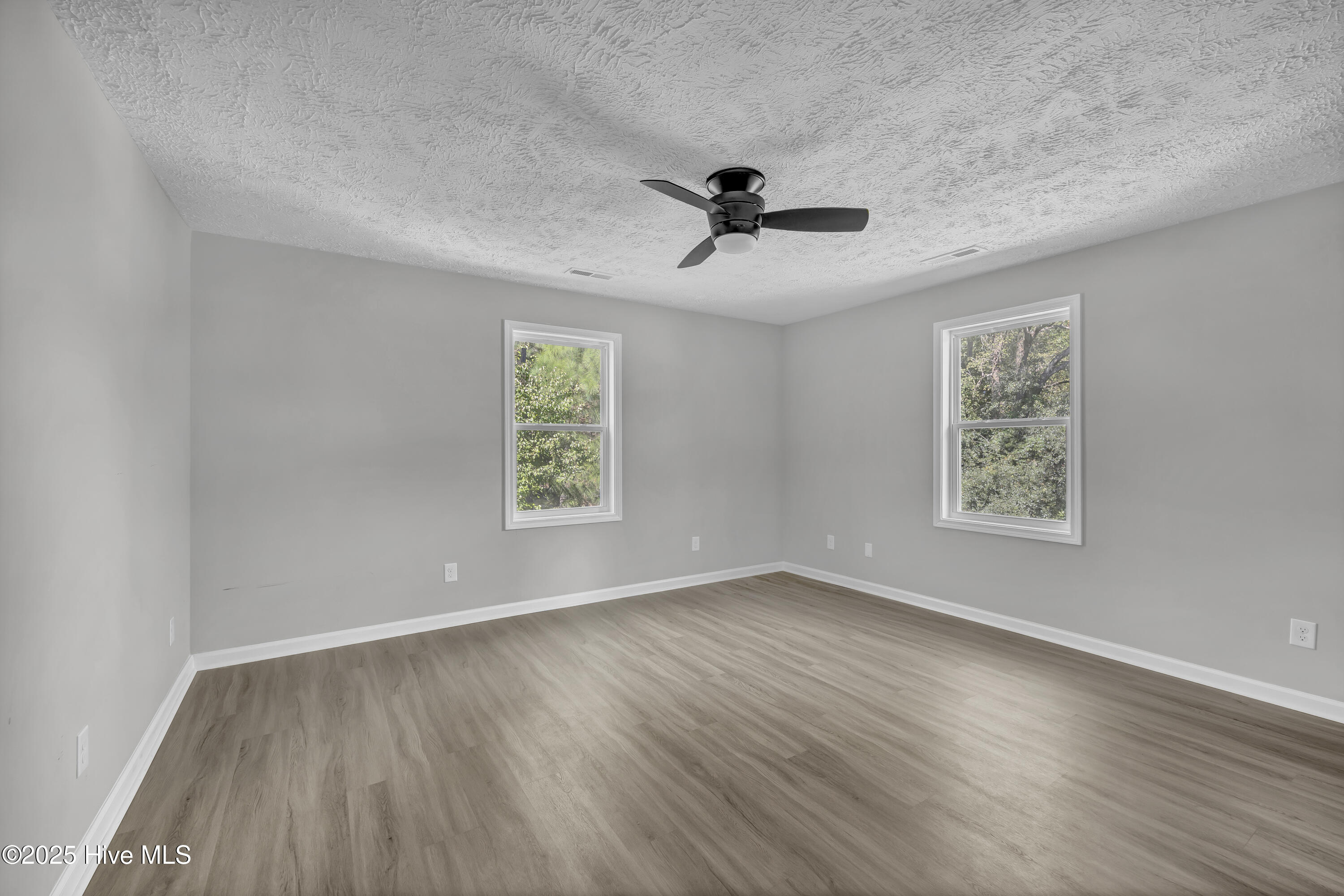 100537588 | Photo 23