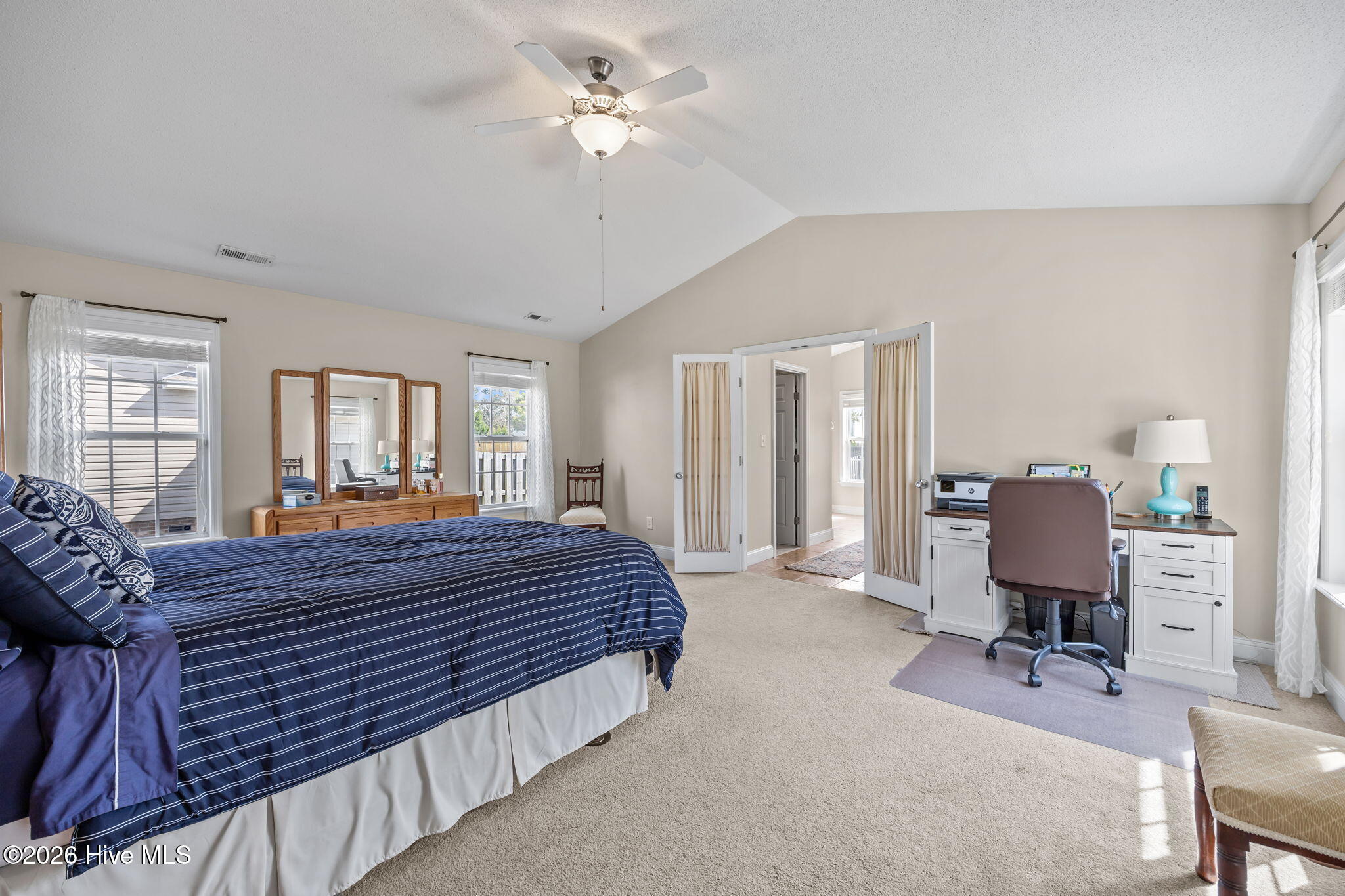 100570536 | Photo 12